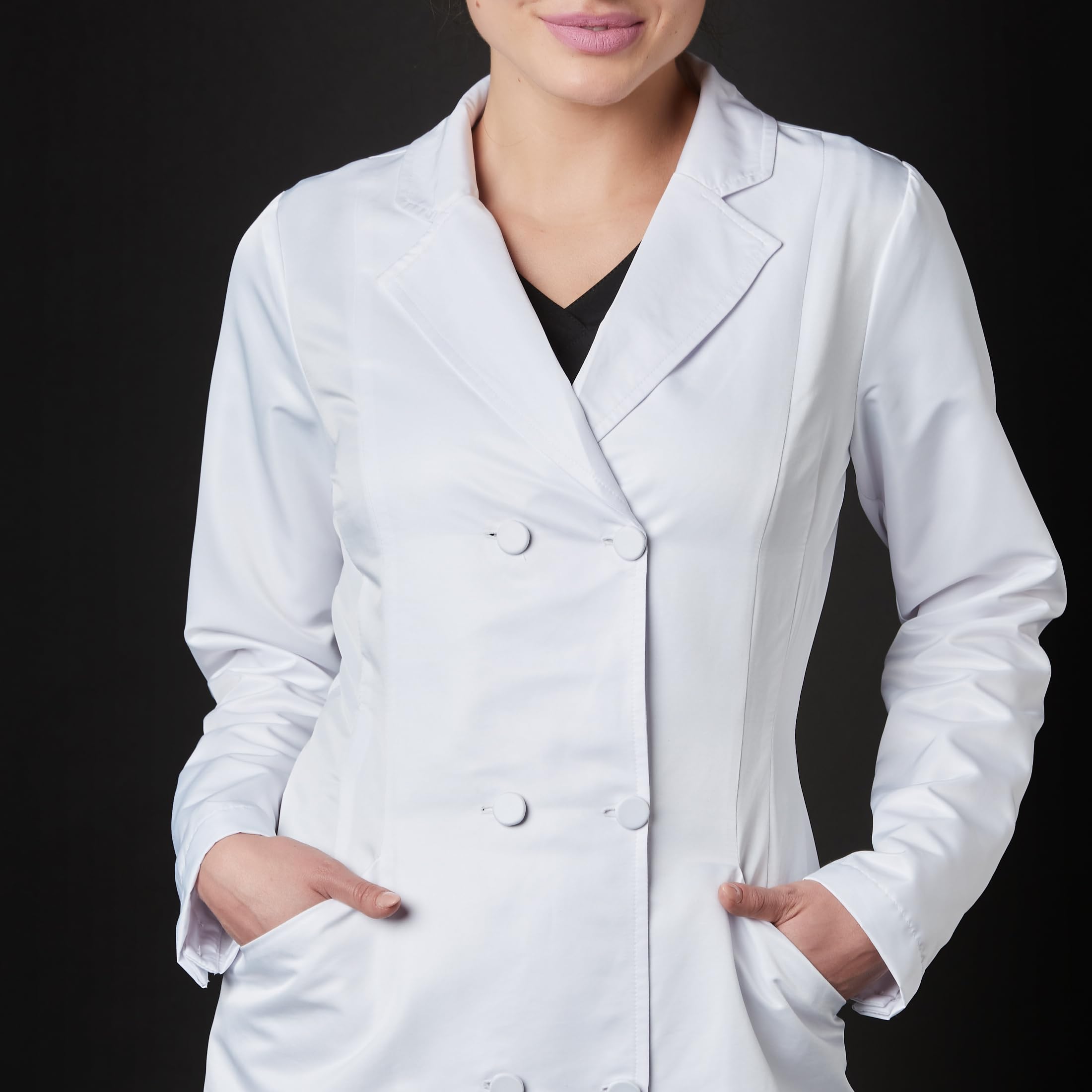 Bata Sanitaria De Trabajo Musa Mujer Repelente Antibacterial Esterilizable Resistente Reutilizable Médico Doctora Laboratorio Escuela Farmacia Color Blanco