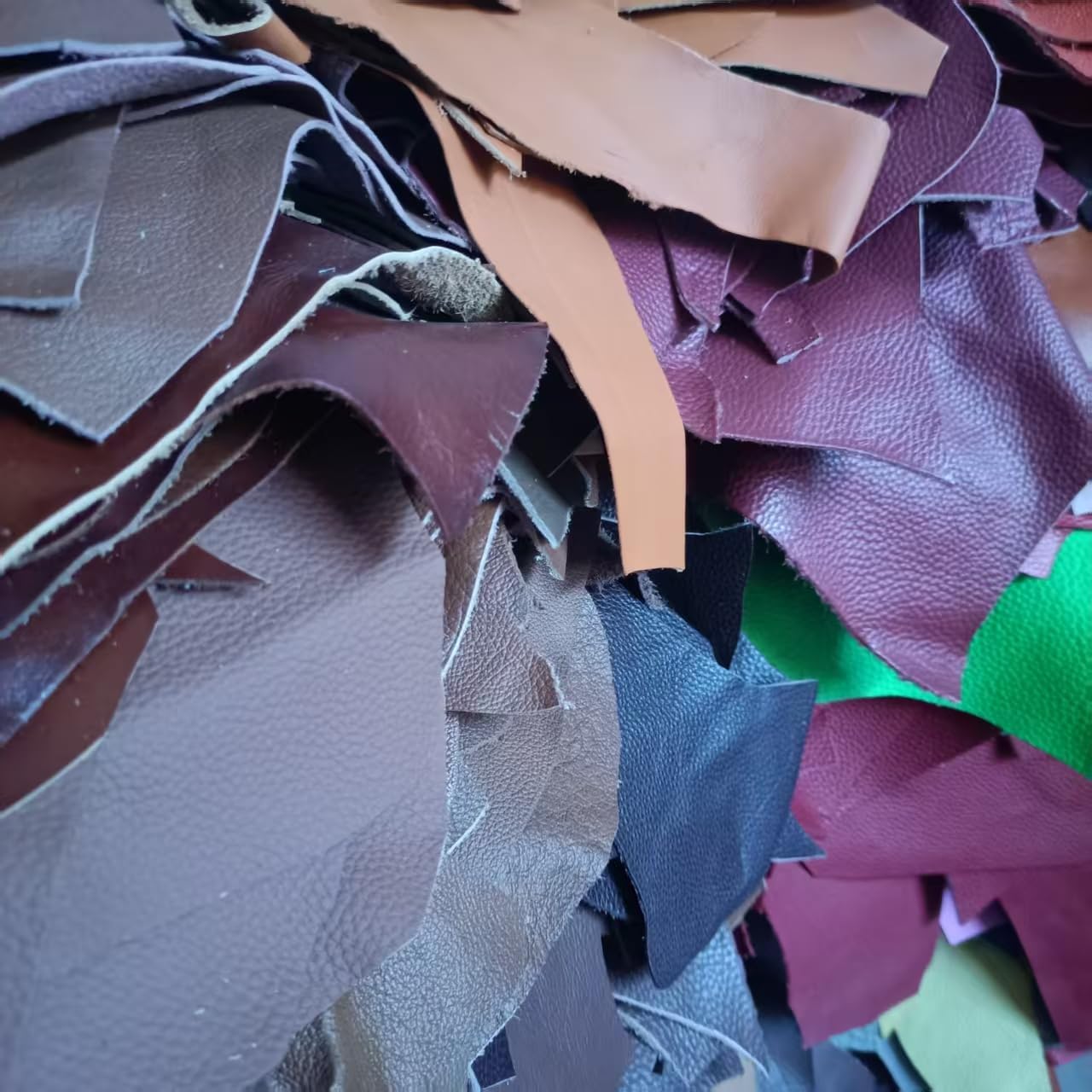 Leather Scraps, 0.8-1.4mm (2-3.5oz) Thick Genuine Cowhide Scraps, Leather Scrap for Tools/Crafts/DIY, Mixed Colors,Leather for Crafting (Thin,1500 Grams)
