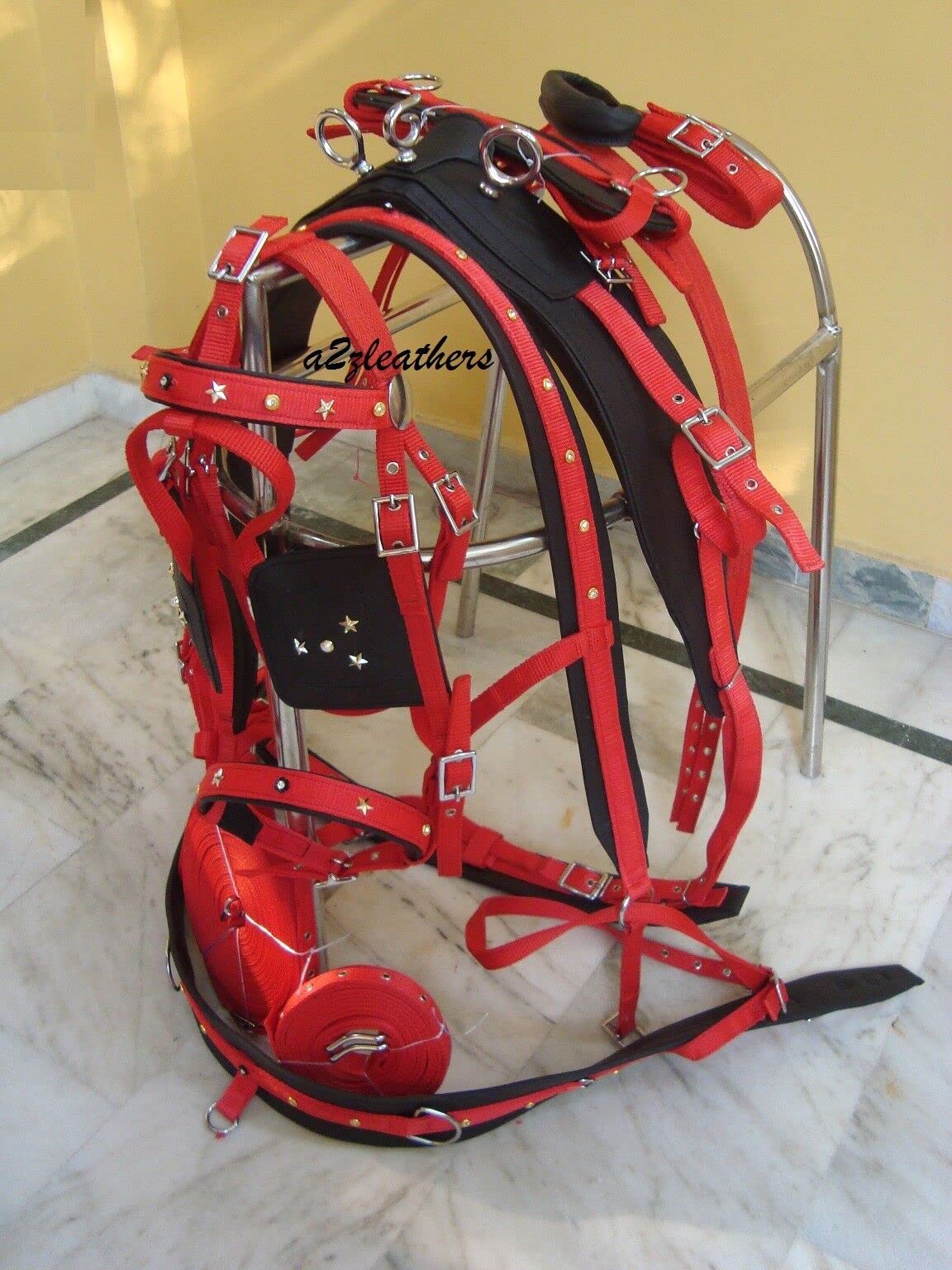 Imbracatura da guida in nylon per cavallo singolo in rosso/nero con briglia a fascia in diamante in 4 misure (completa)