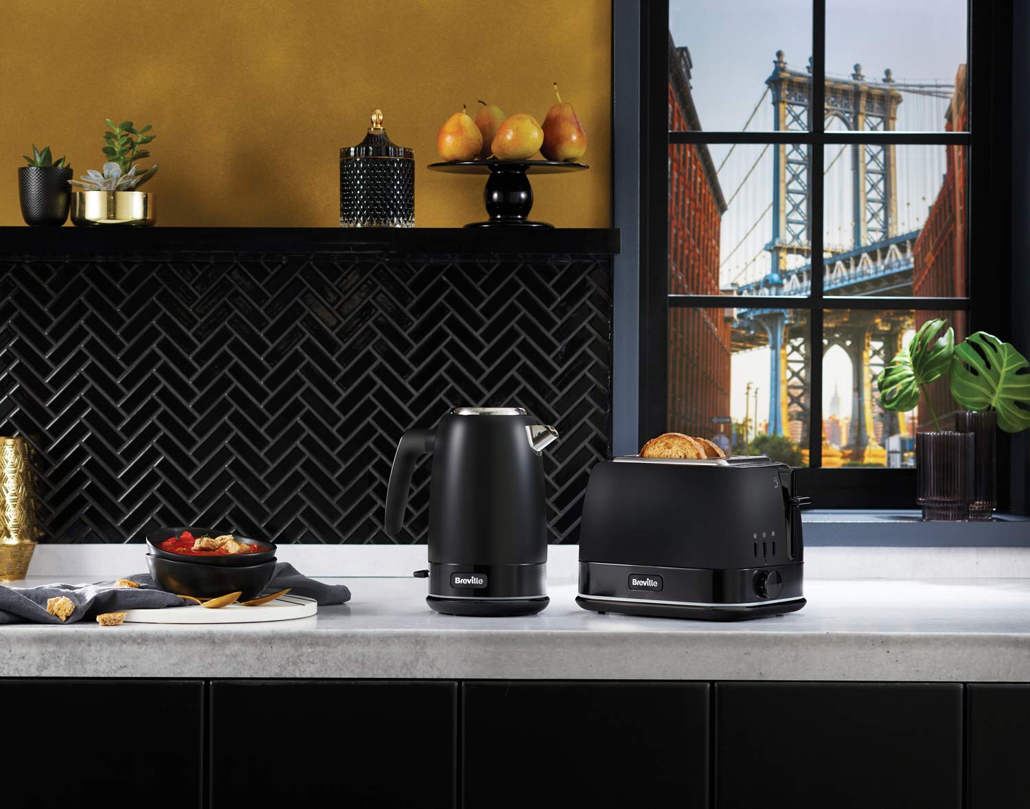Breville VKT146X - Hervidor eléctrico, 1,7 l (8 tazas), ebullición rápida de 3 kW, colección New York, color negro