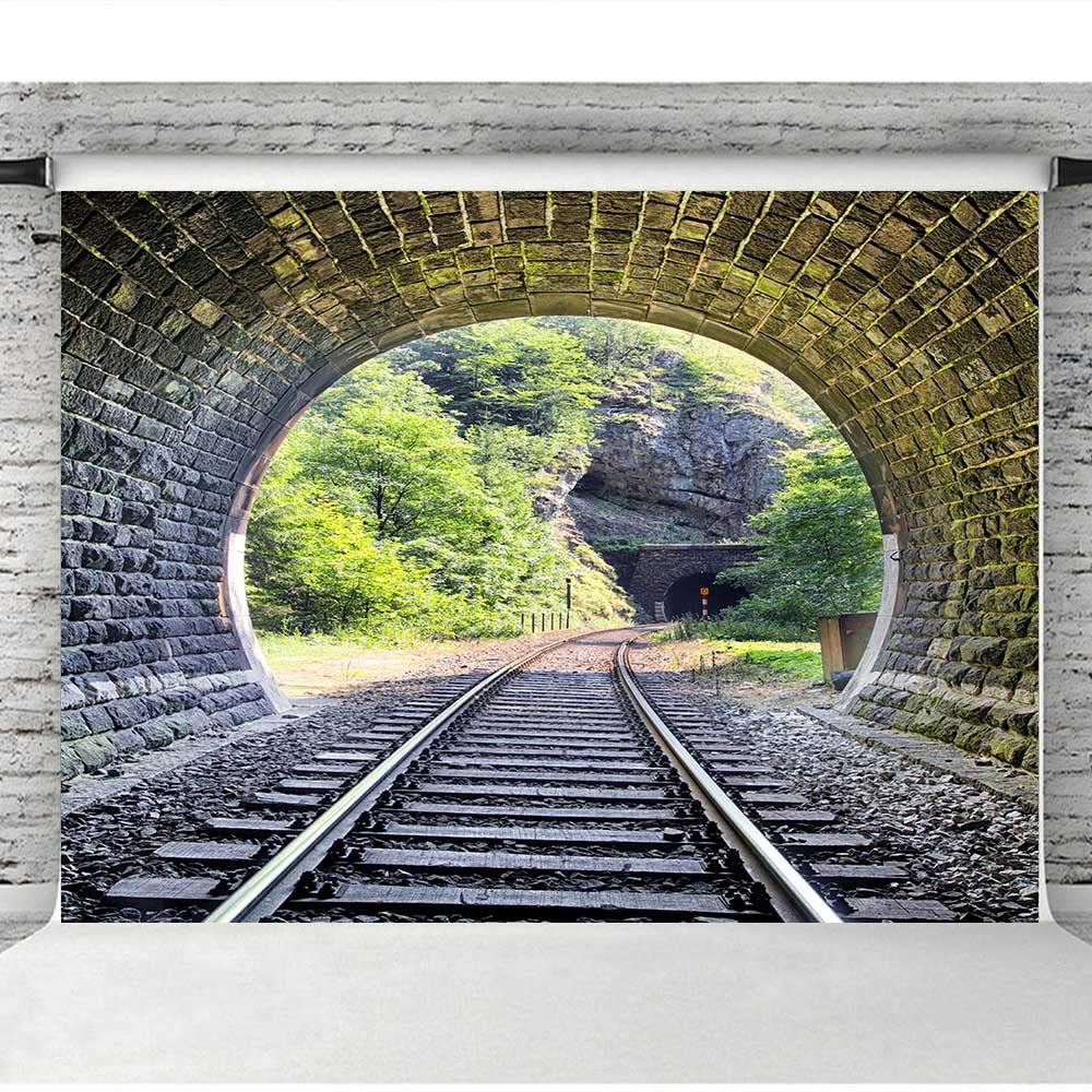 EMTOBT Fotohintergrund 'Zugbahn & Bergtunnel' – Vintage-Stil Landschaft Mit Ziegelstein & Grünen Bäumen | Aus Vinyl, Knitterarm & Leicht | Für Studio, Party & Porträtfotografie