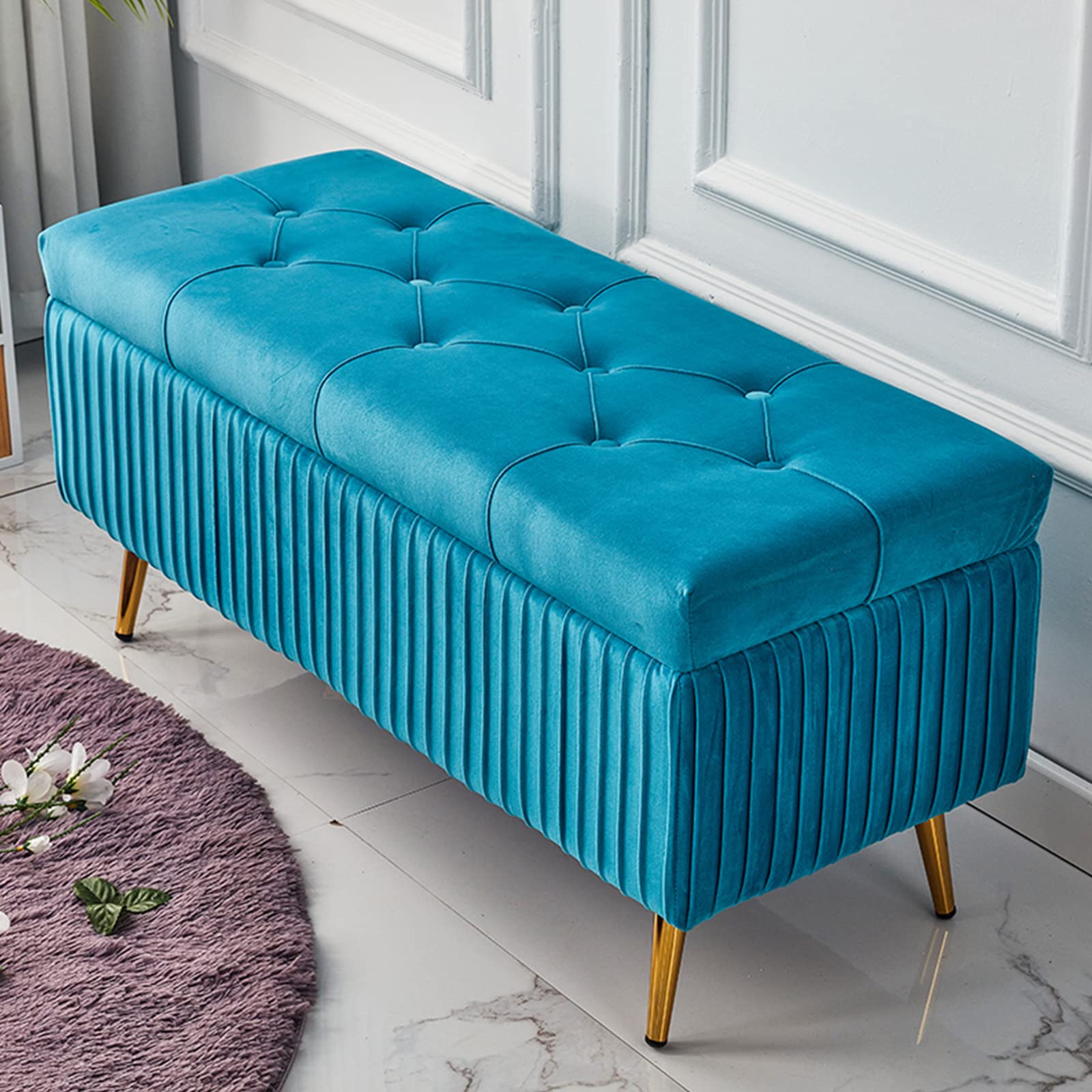 Pouf capitonné bleu : la solution pour ranger vos chaussures et embellir votre couloir