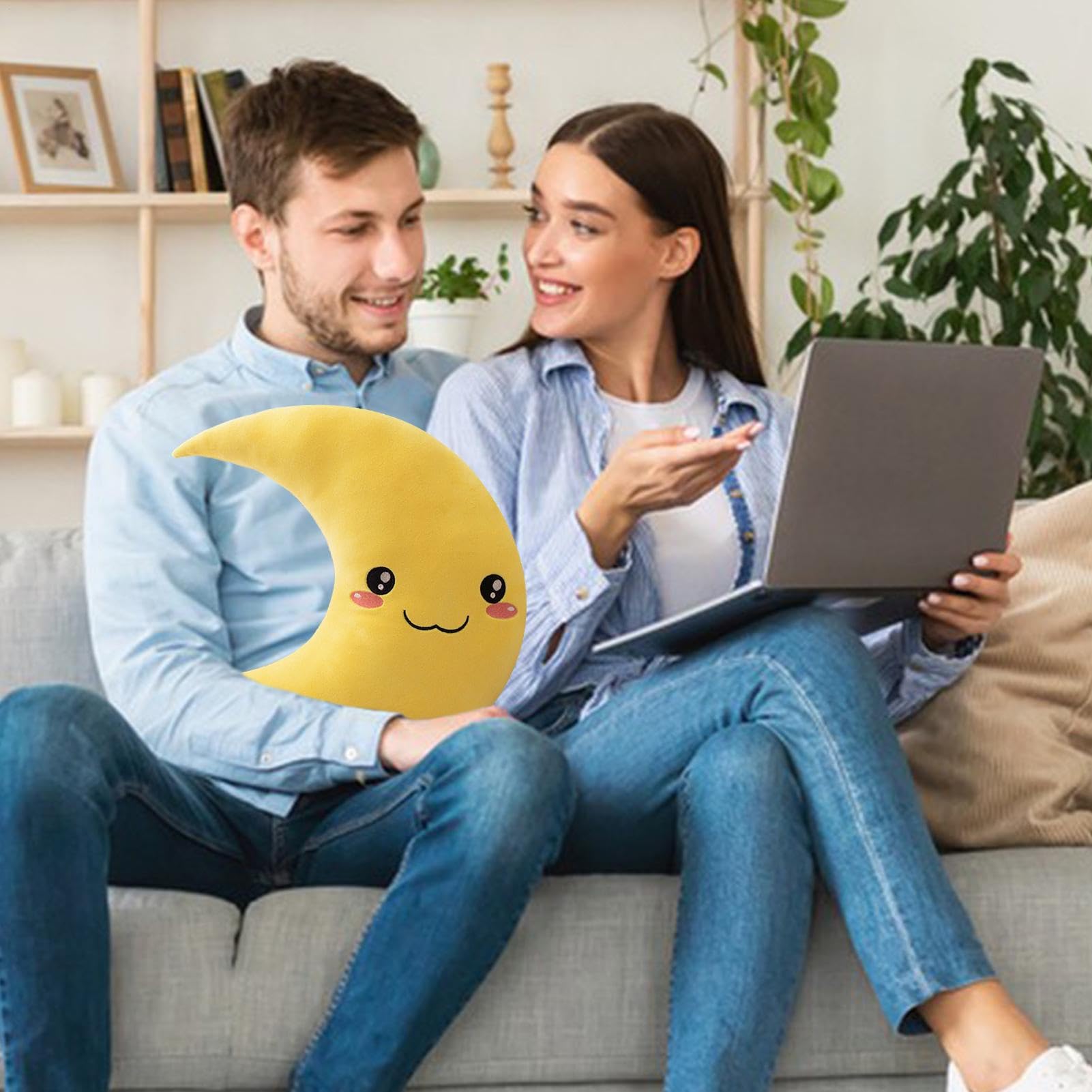 Almohada en forma de luna, cojín de peluche suave, almohada de 9.84 pulgadas con función de felpa, accesorio de decoración de guardería, cama con diseño auténtico, regalo para niños para habitación y — view 3