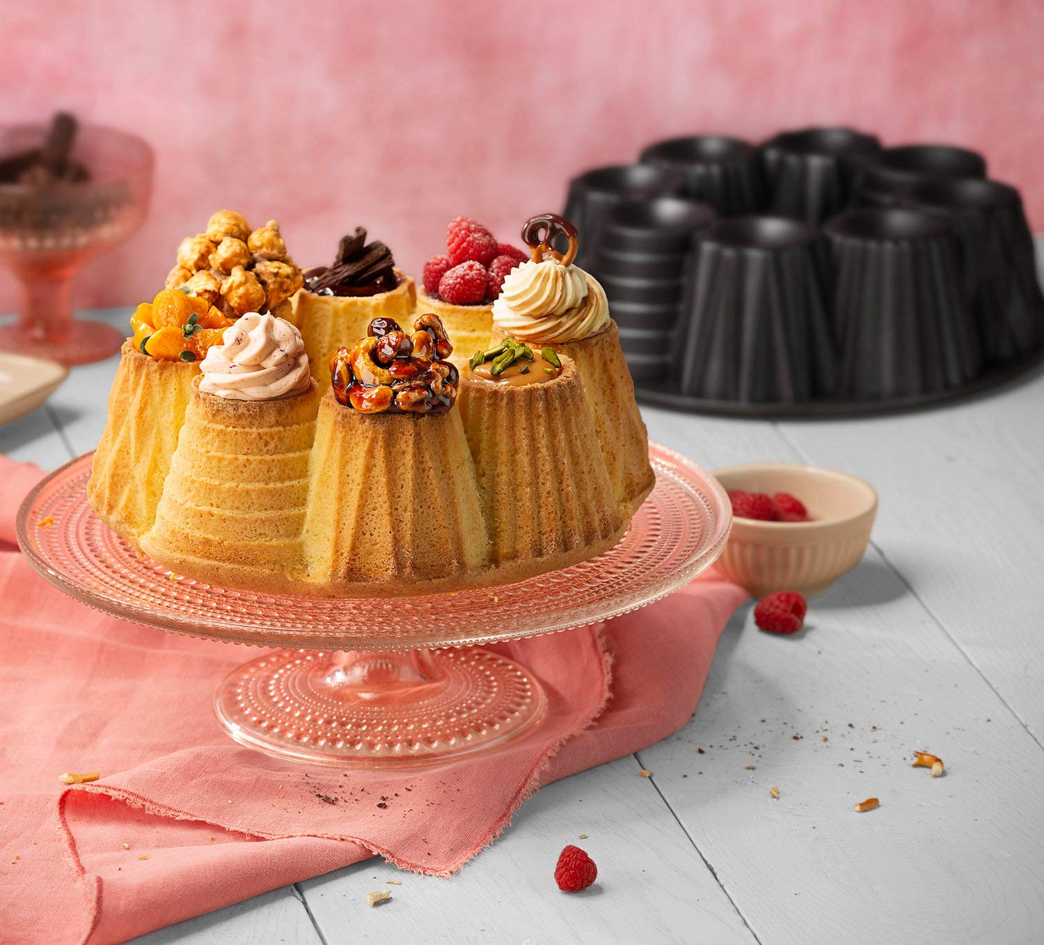Original Kaiser Inspiration forma do pieczenia babeczek 26 cm, na 8 małych tart i tartletów z wgłębieniem, odlew aluminiowy, powłoka zapobiegająca przywieraniu, czarna