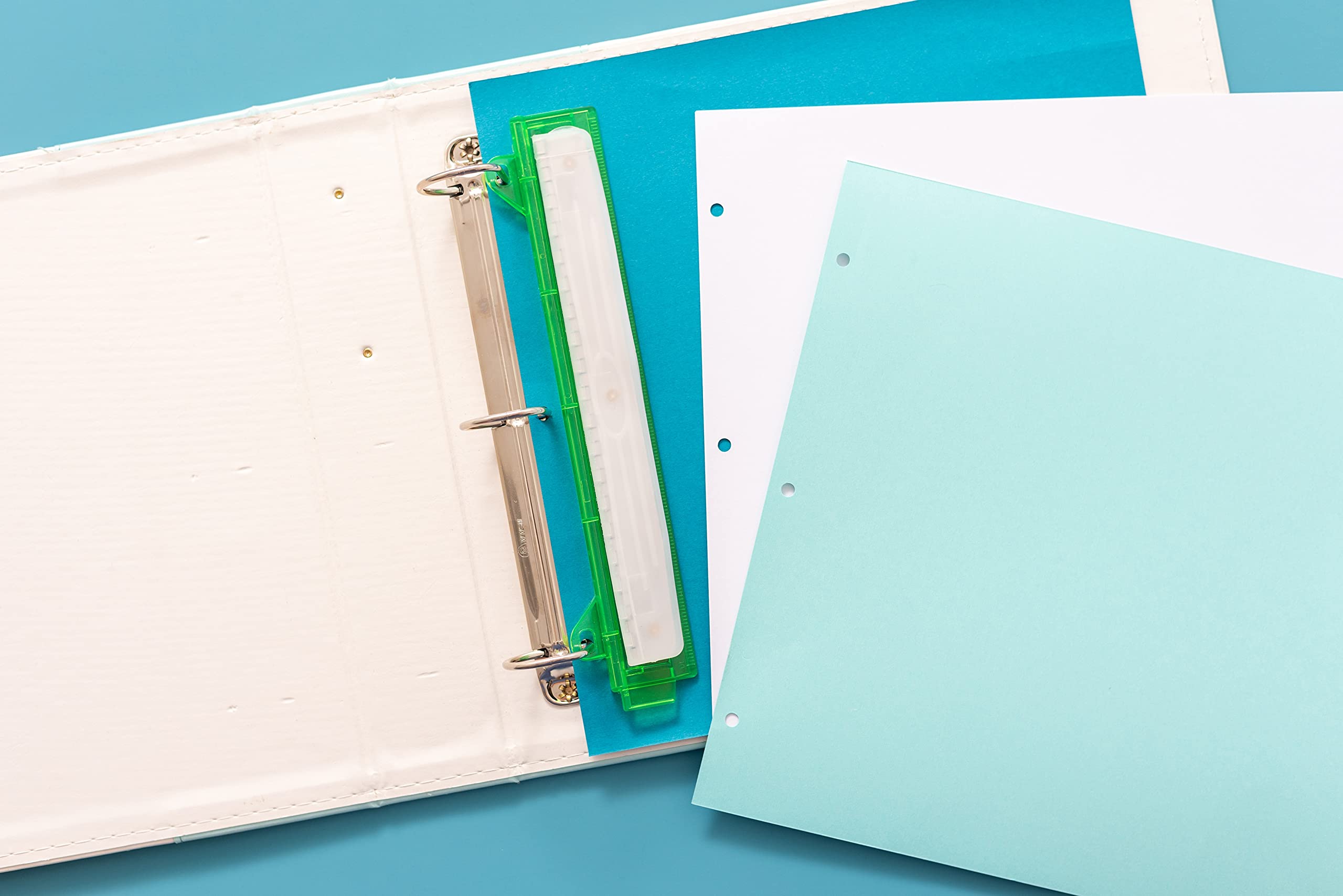 Punzone A 3 Fori We R Memory Keepers – Perforatore Per Fogli Formato 21,6 X 27,9 Cm – Fori Distanziati 10,8 Cm – Ideale Per Album E Planner