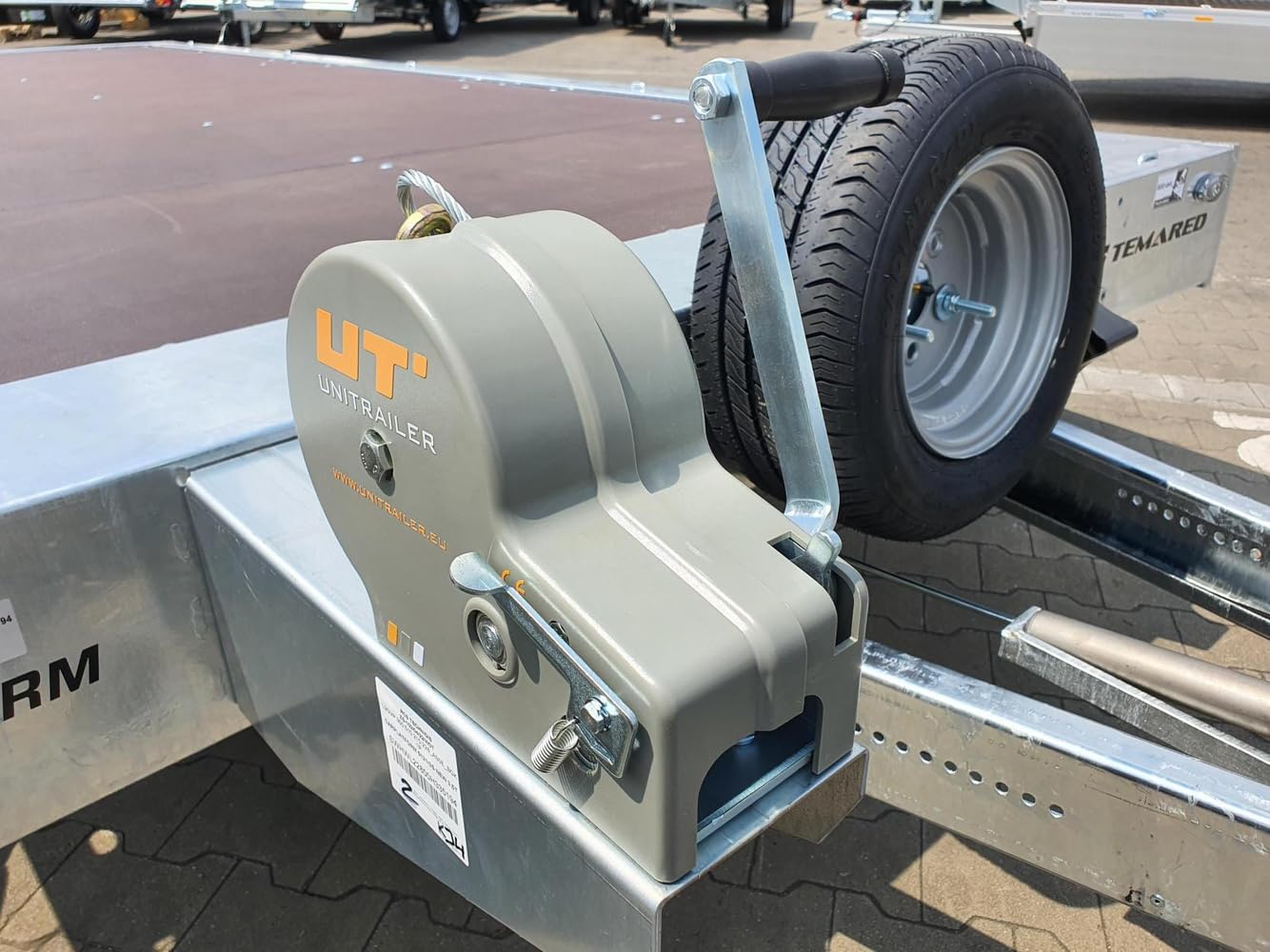 UNITRAILER Treuil Manuel à Manivelle 1150 kg avec Câble Acier 10 m - pour Remorques Bateaux, Quads, Voitures - Transmission 5.1:1/12.2:1 - Acier Galvanisé