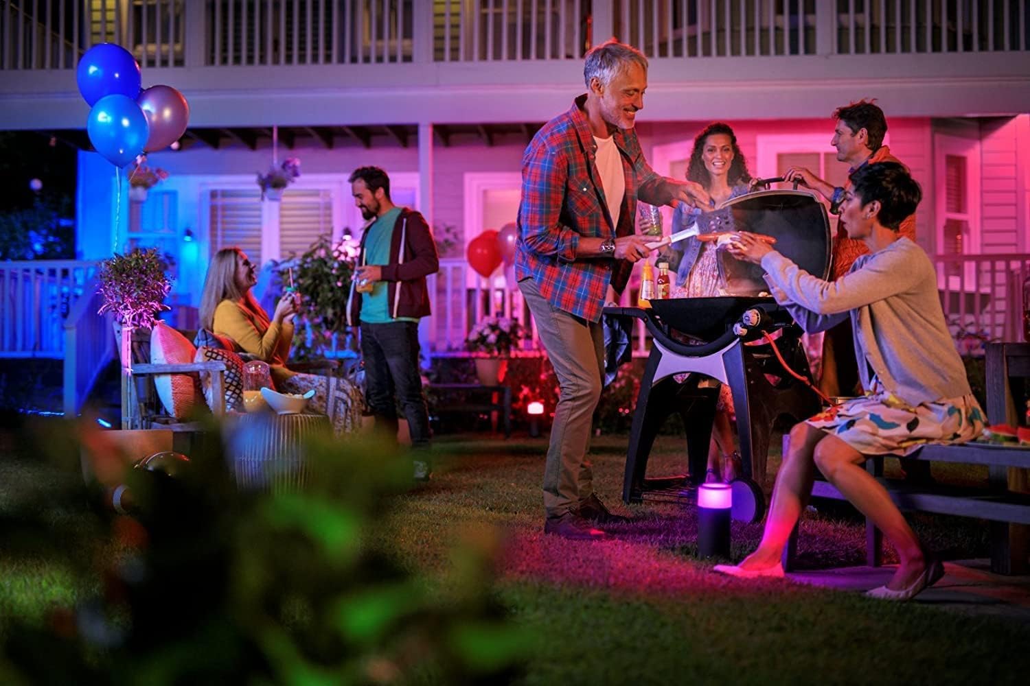 Philips Hue White&Color Ambiance Calla Outdoor Sockelleuchte Erweiterung 590lm, dimmbare Gartenbeleuchtung, smarte Lichtsteuerung über Sprache und App, schwarz