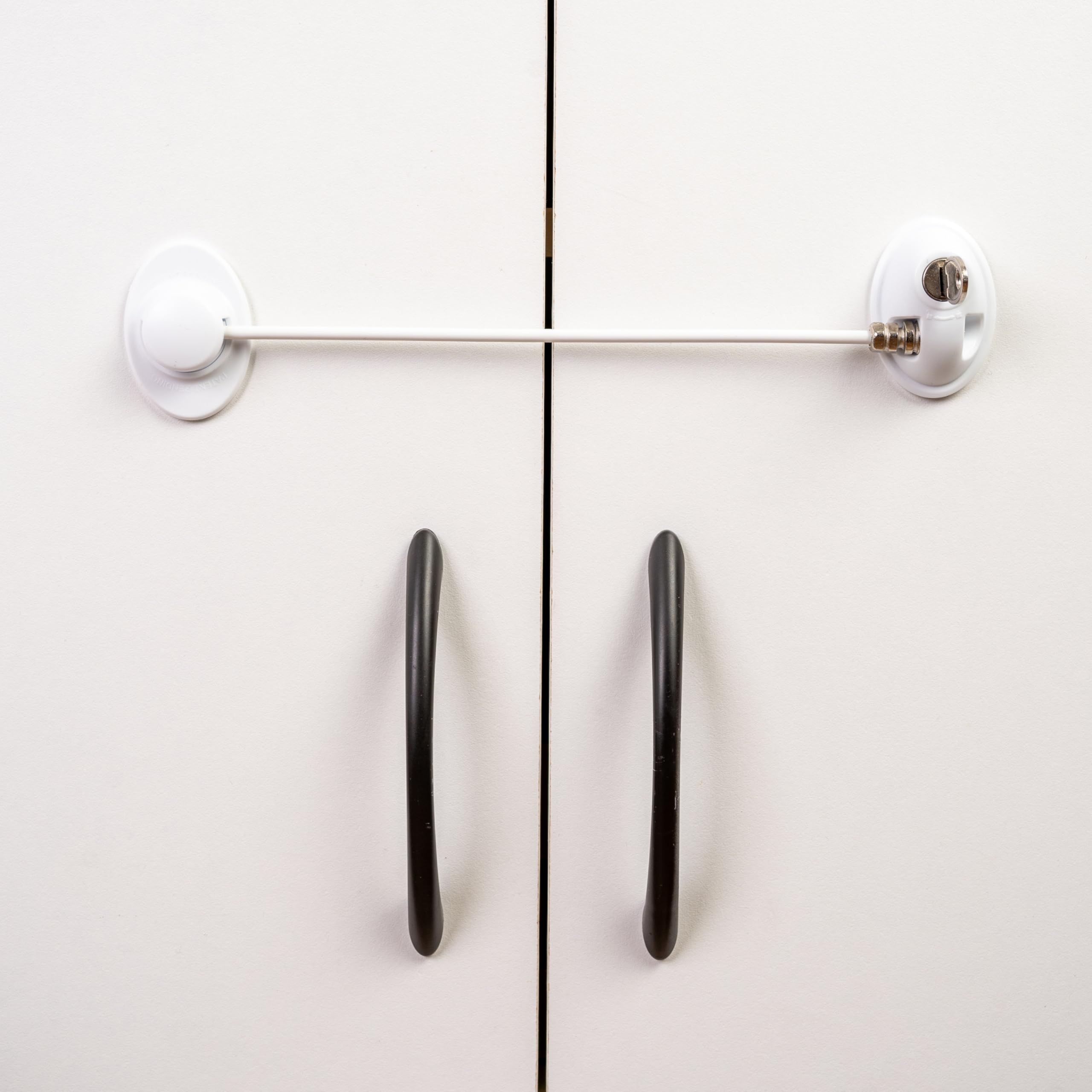 Sécurité adhésive avec serrure, 1 pack, en blanc, deux clés, pastilles adhésives de rechange, serrure adhésive verrouillable pour réfrigérateur, armoire, porte, fenêtre, sécurité enfant avec clé
