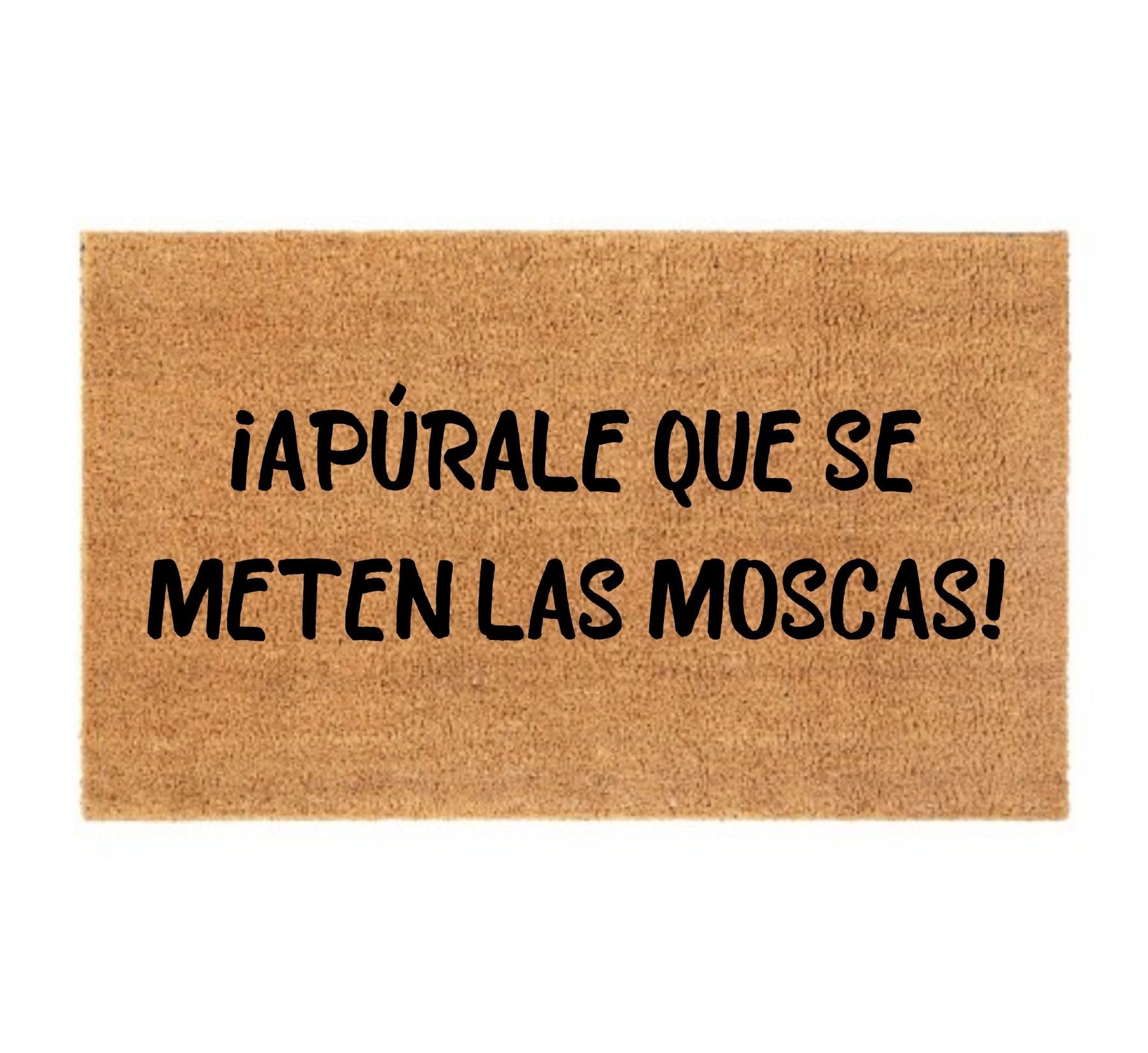 Custom Sign Express Apúrale Que Se Meten Las Moscas Spanish Quote Doormat – Fun Felpudo Tapete, Humorous Welcome Mat, Indoor/Outdoor Home Decor