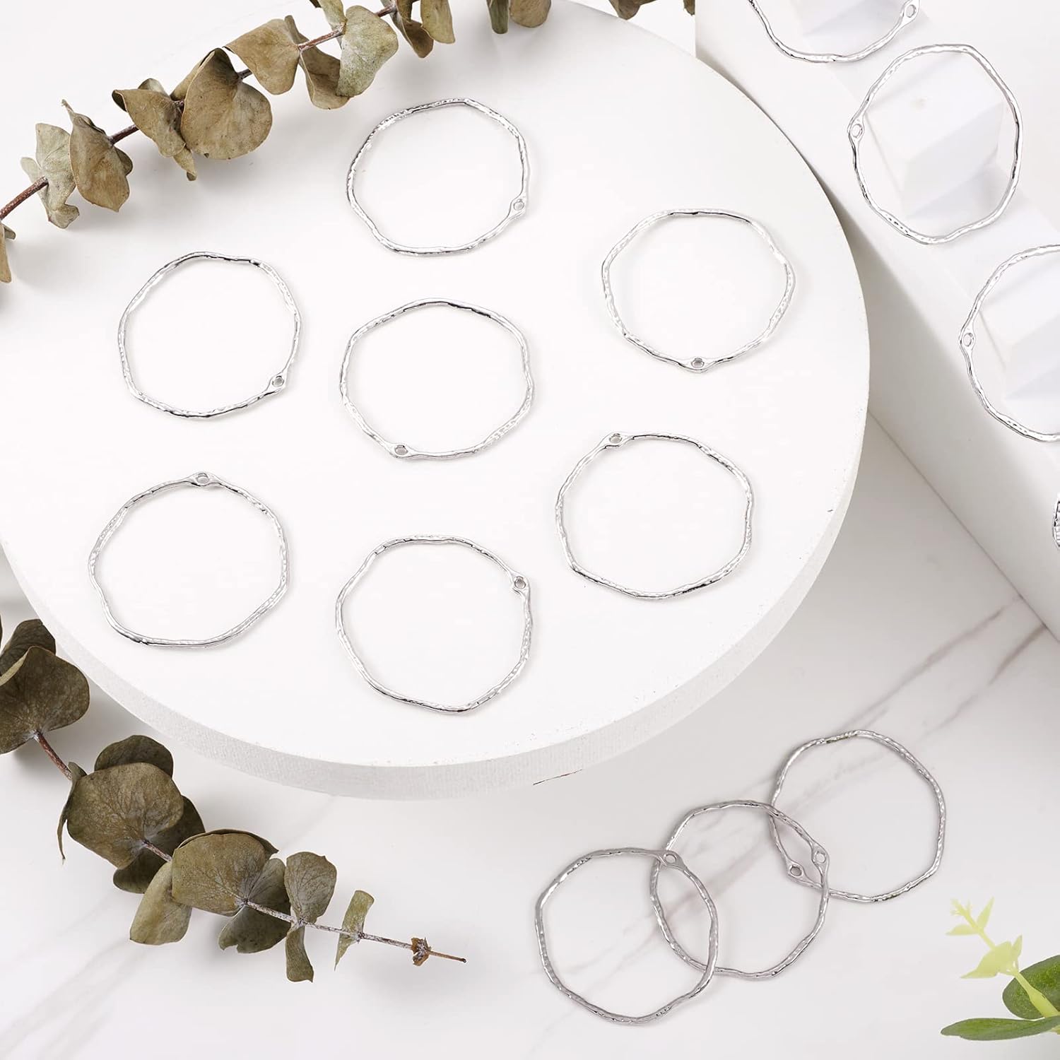 FASHEWELRY 100Pcs Alloy Ring Open Back Bezel Pendants Platinum Hollow Mold Pendants Pressed Flower Frame Charms for Resin Earrings Necklace Jewelry Making, 42~42.5x43~44x1.5mm