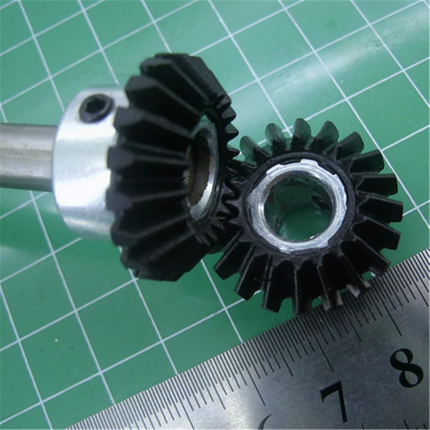 Bevel Gears 1.25M 20T 8mm Hole Pack of 2 with Shaft