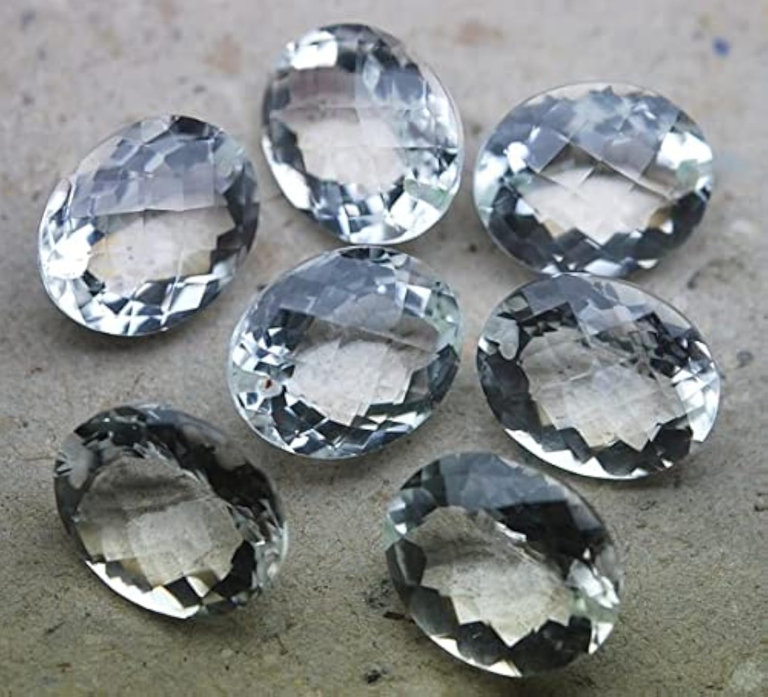 Pierre cristal de roche naturel ovale facetté pour remplacer vos perles ternes