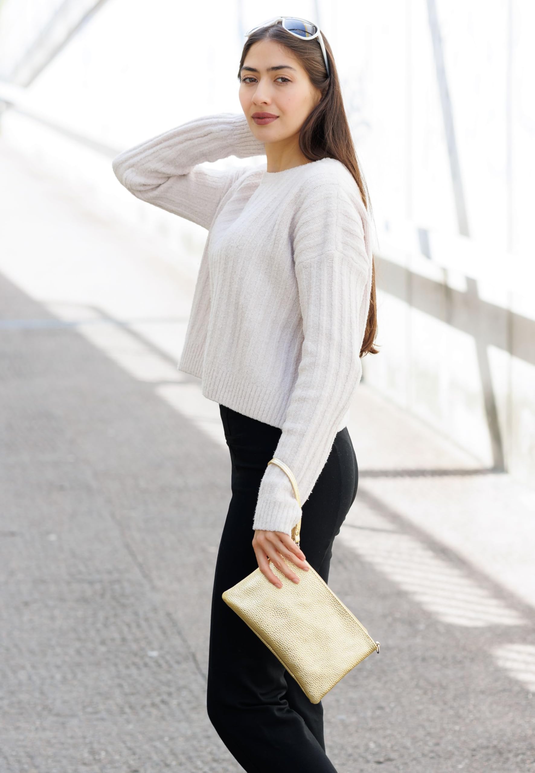 Caspar Kompakte Leder Clutch Damen Umhängetasche Abendtasche mit verstellbarem Schultergurt - CLASSIC LINE - Modell No.834 - Made in Italy