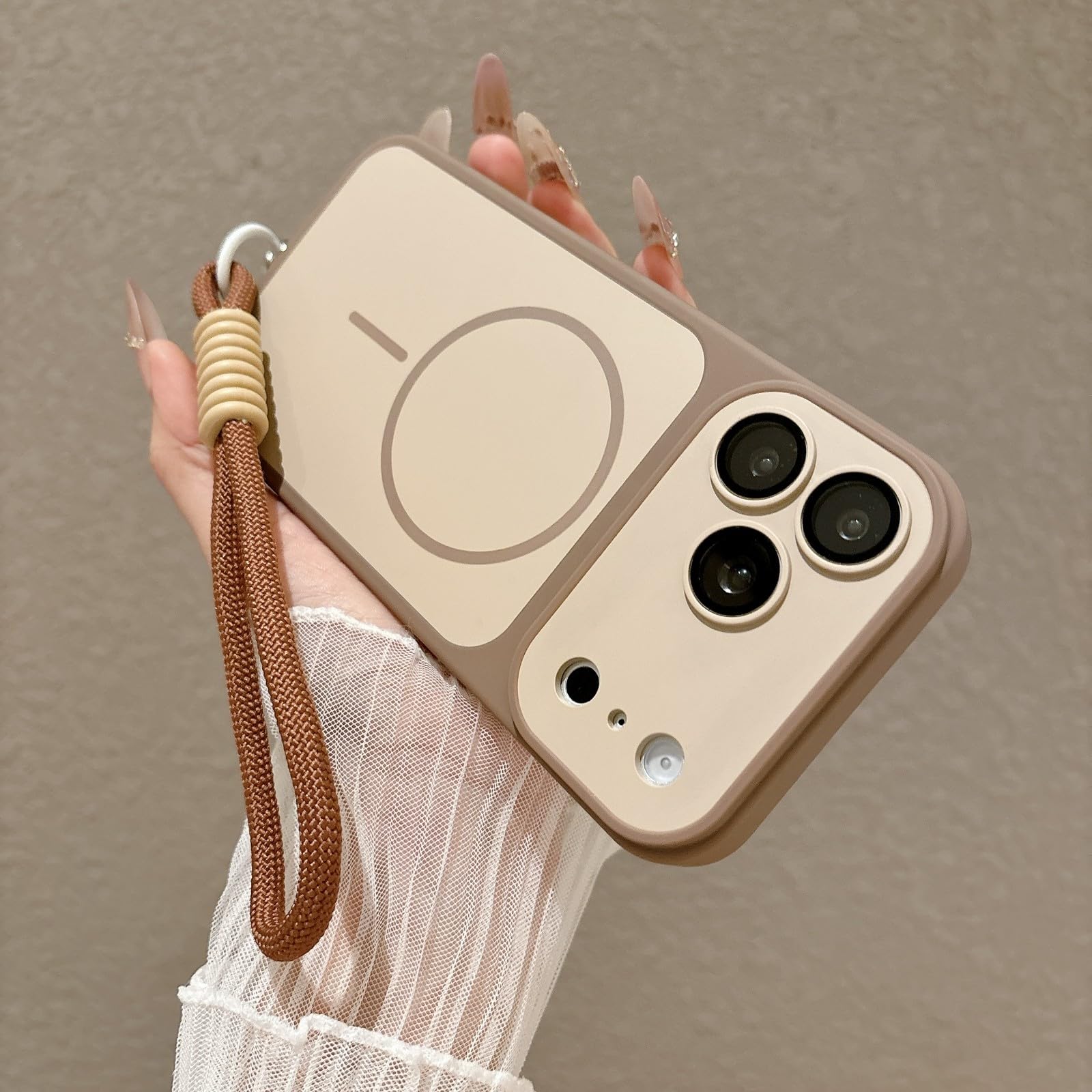Étui iPhone 16 or en silicone magnétique avec lanière réglable - 6