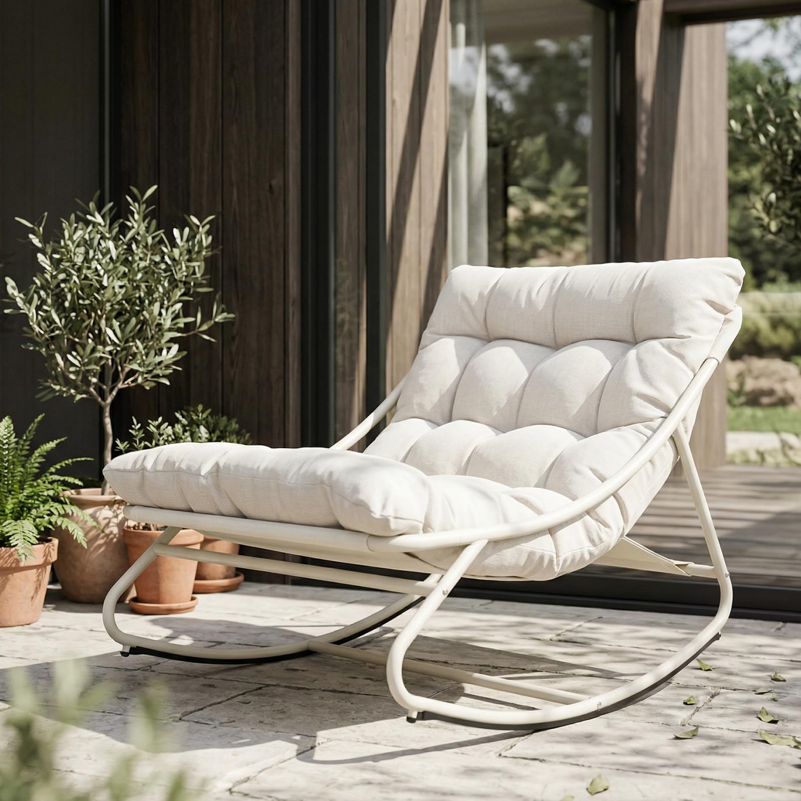Grand patio Fauteuil à Bascule d’Extérieur avec Coussin – Chaise Relax Ergonomique en Métal, Résistante aux Intempéries, pour Jardin, Terrasse, Balcon & Salon, Jusqu’à 150 kg –Blanc Cassé