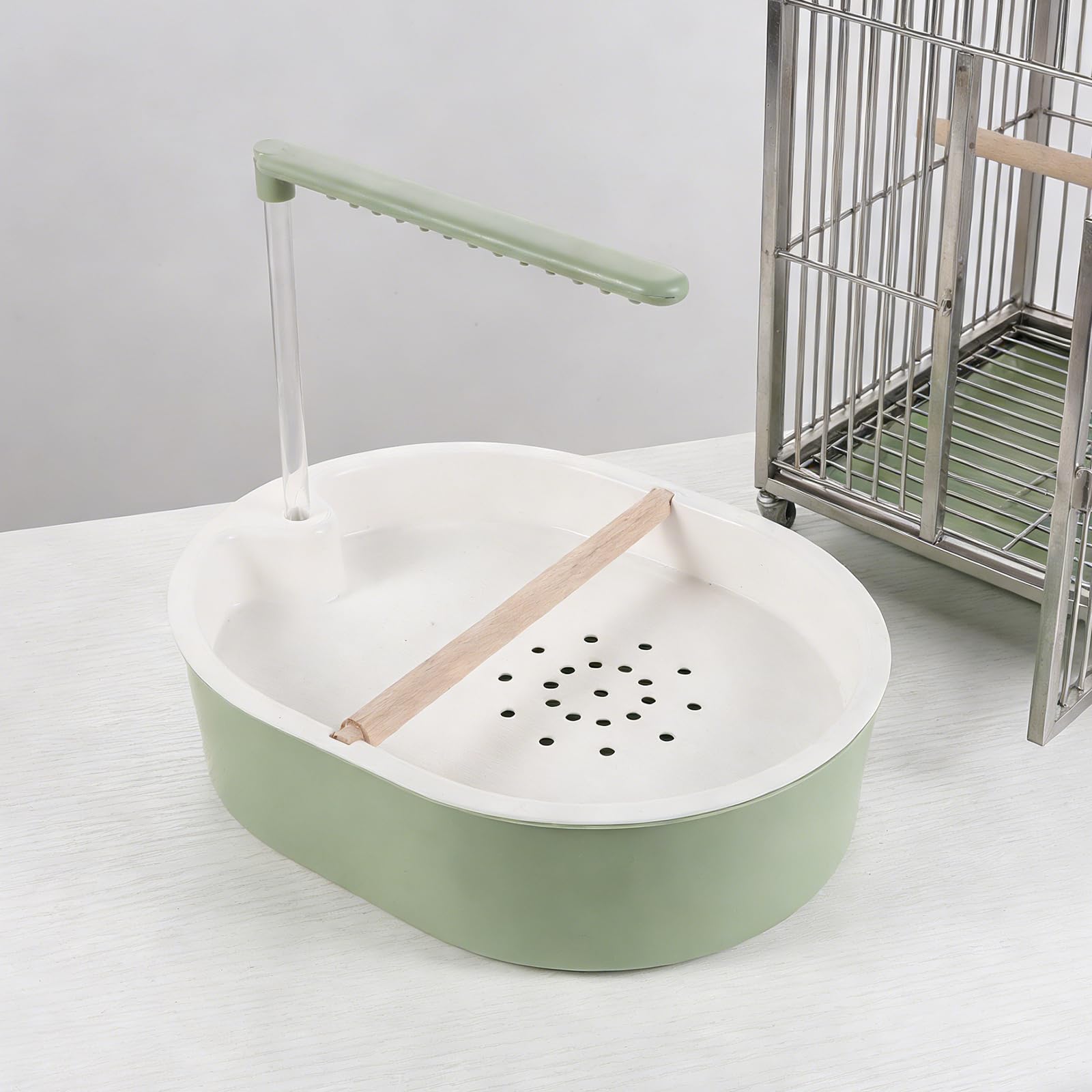 Baño de Ducha para Pájaros Automático con Bomba Ajustable, Bañera Interior de Plástico Azul Grisáceo con Tubo Transparente de 20 Cm y Perchero de Madera de Haya, Accesorio