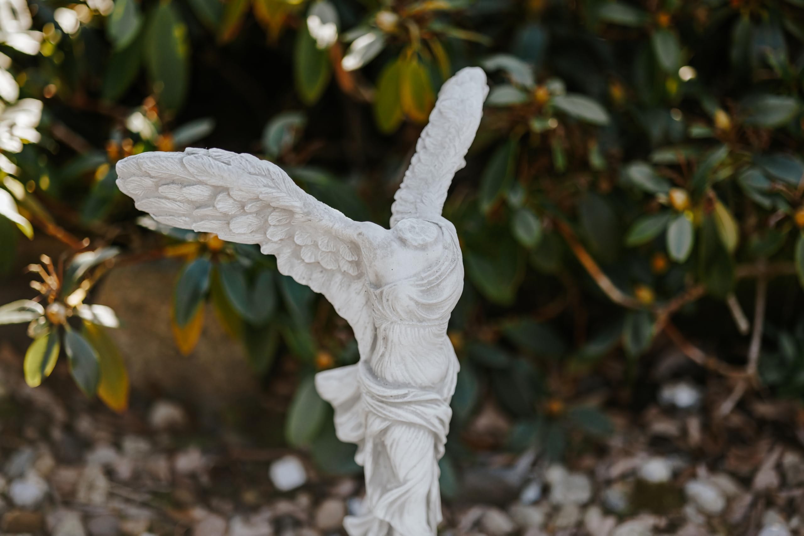 gartendekoparadies.de Nike von Samothrake Steinguss-Skulptur, Grau, 38 cm, 4 kg, Frostsicher, Klassische Gartendekoration