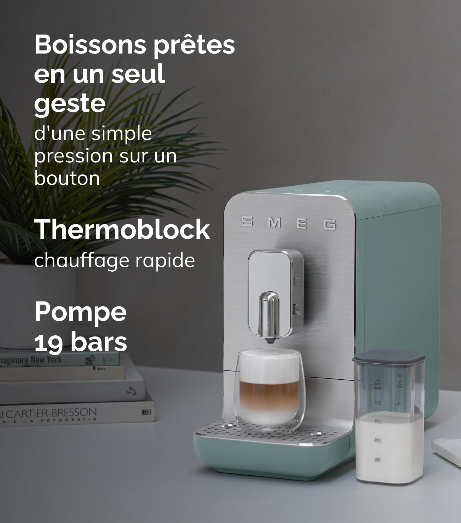 Smeg, Machine à café Expresso Automatique BCC13BLMEU, Système de lait, Broyeur à grain Intégré, Système Thermoblock, Réservoir 1,4 L, bac d'égouttement Amovible, Dimensions Compactes, 1350 W, Noir