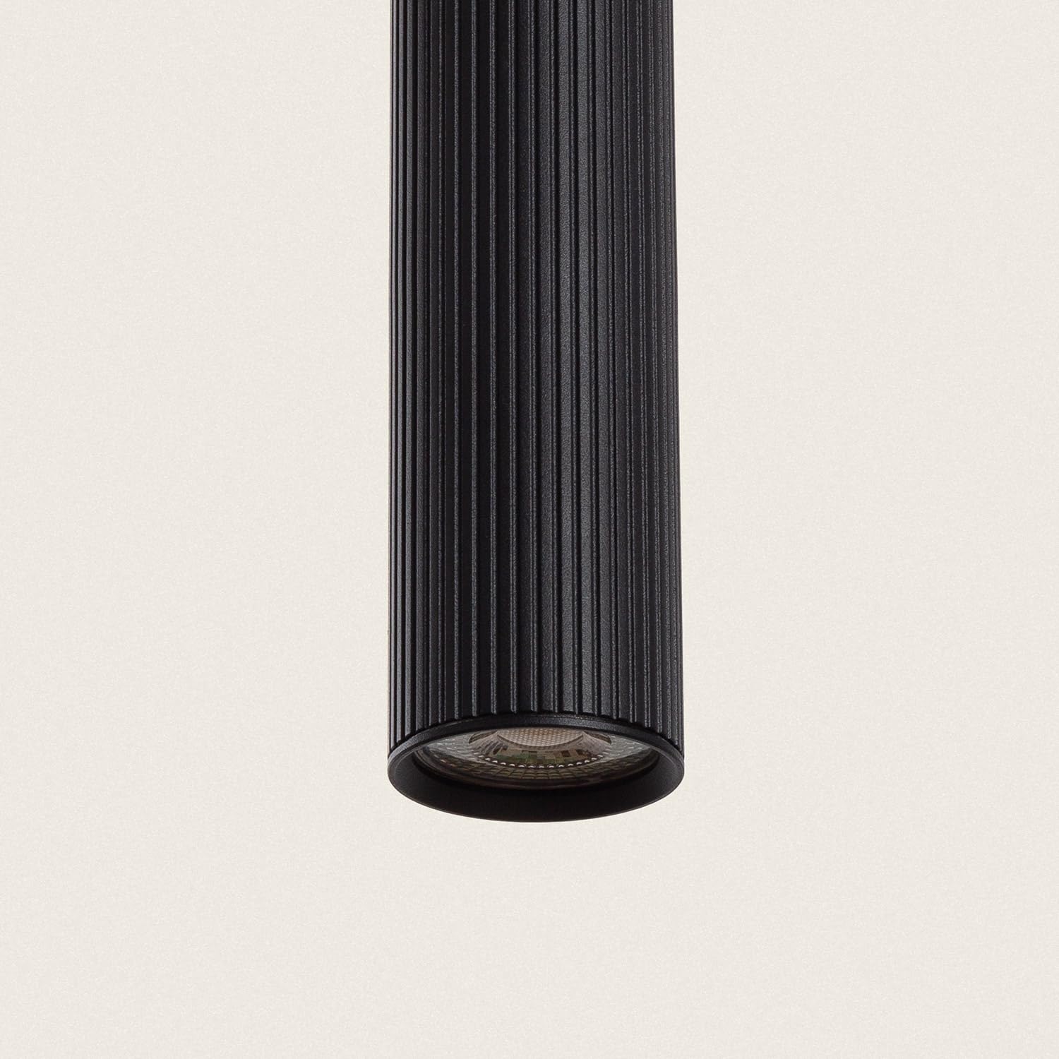 Ledkia Czarna Lampa Wisząca Aritz 4-Pkt z Aluminium to nowoczesne oświetlen