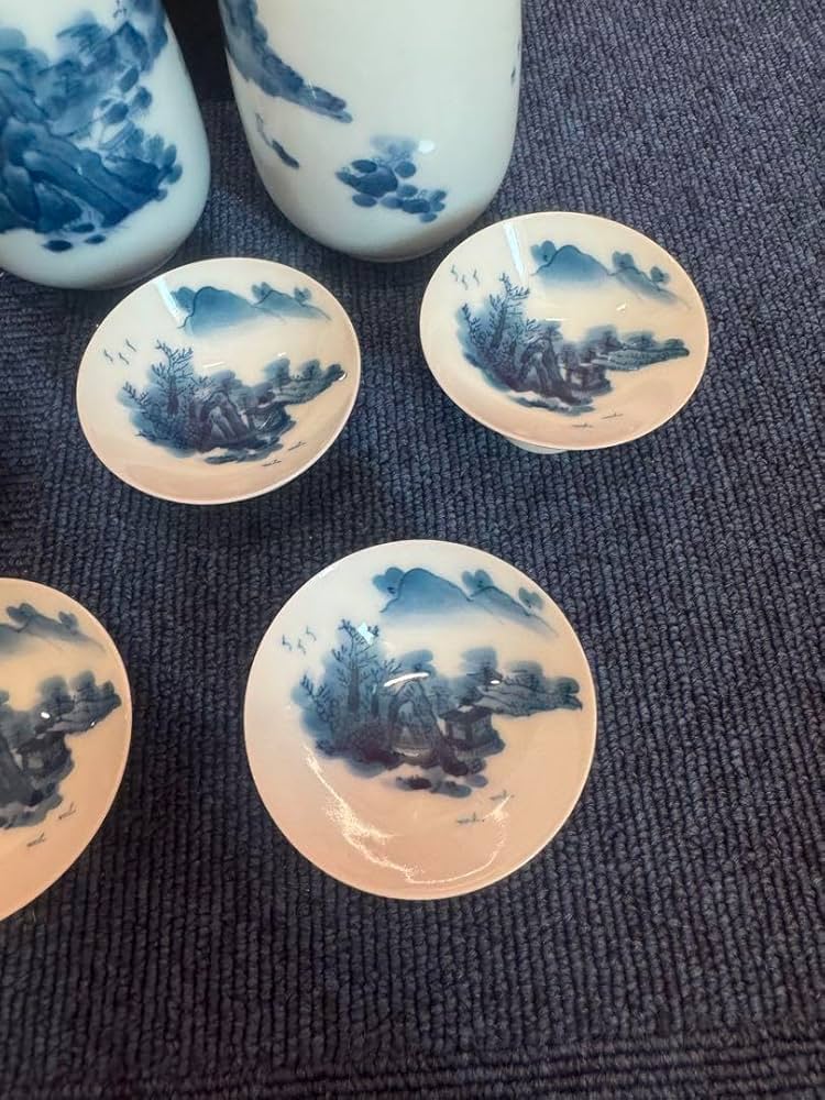 美品 有田焼 其泉 古伊万里 色絵山水文 酒器揃　其泉窯 角酒器 ＋ 猪口 2盃 其泉と古伊万里 — 賞美堂本店オンラインショップ