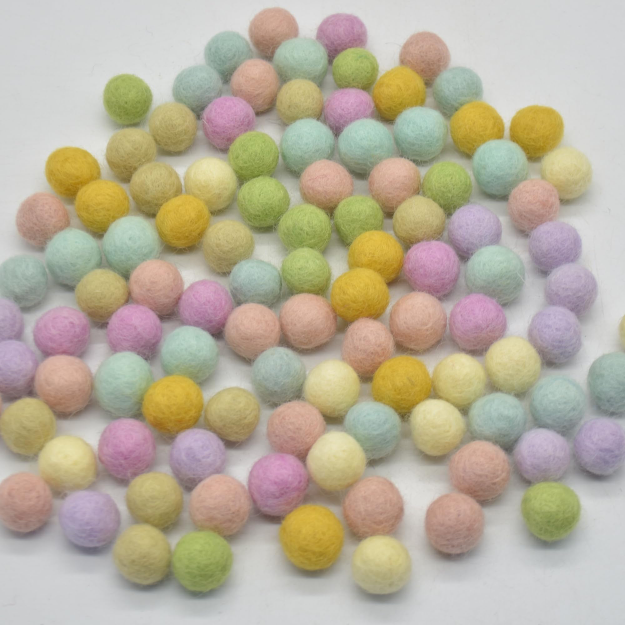 OD Craft Supplies 100% Wool Felt Balls - 1.5cm - 100 Felt Balls - Light Pastel Rainbow Colours