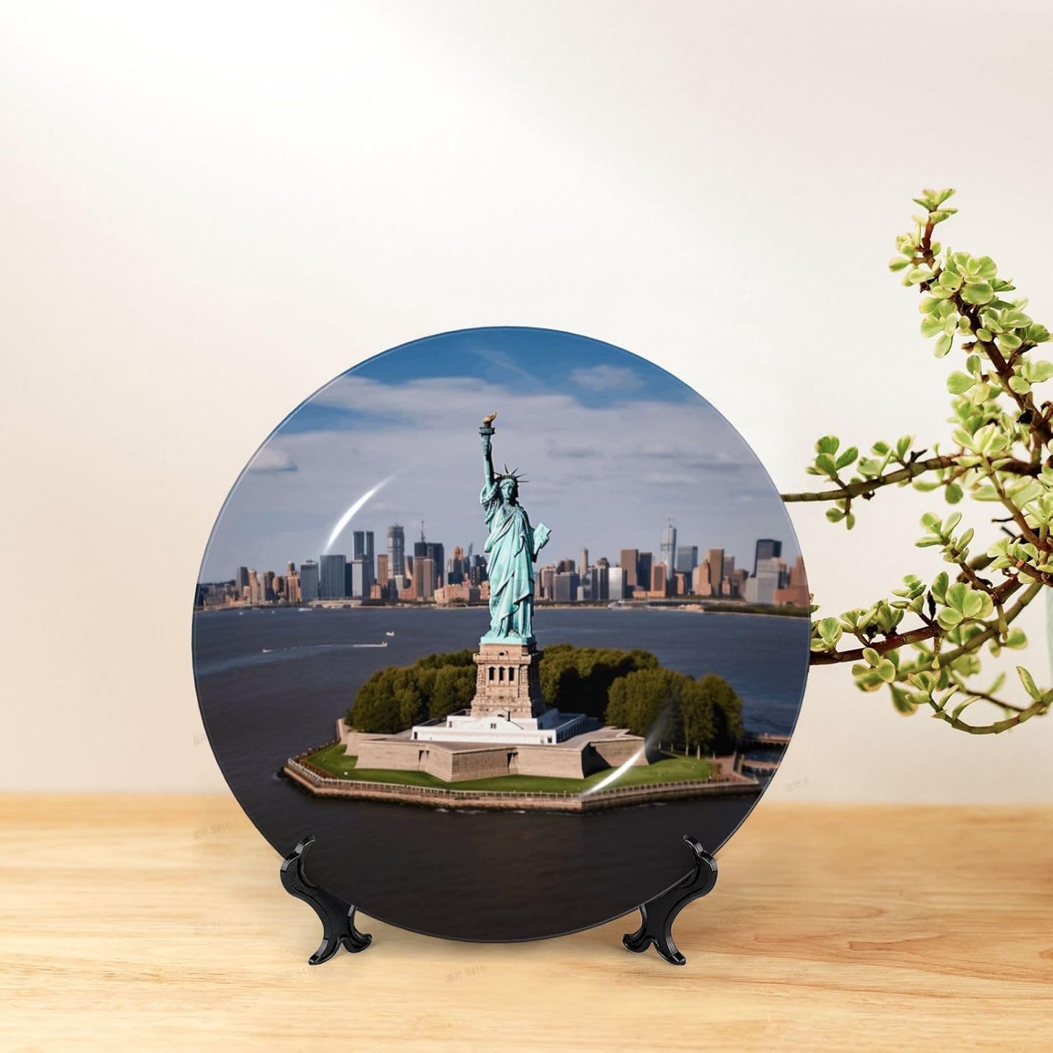 Bone China Decorative Plate with Display Statue of Liberty in NYC Ceramic Plates Crafts Art Decor Dessert Plate Ceramic Ornament Porcelain Plates for Living Room Kitchen Table Home Decor