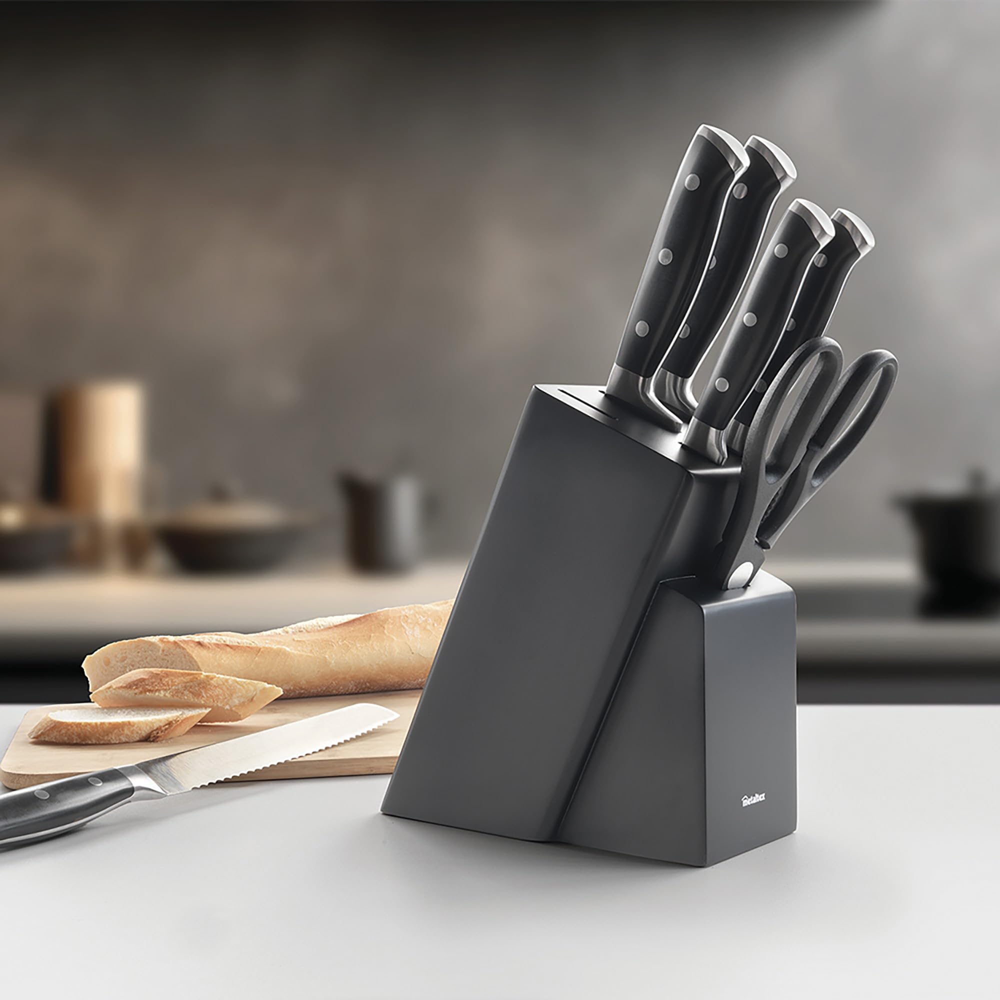 Metaltex MAGNIFICA - Kompletter 5-teiliger Aufsatz + Schere. Klinge aus Molybdän-Edelstahl, professionelle konische Schärfe, Härte HRC57 – ergonomischer Griff aus schwarzem ABS-Kunststoff.