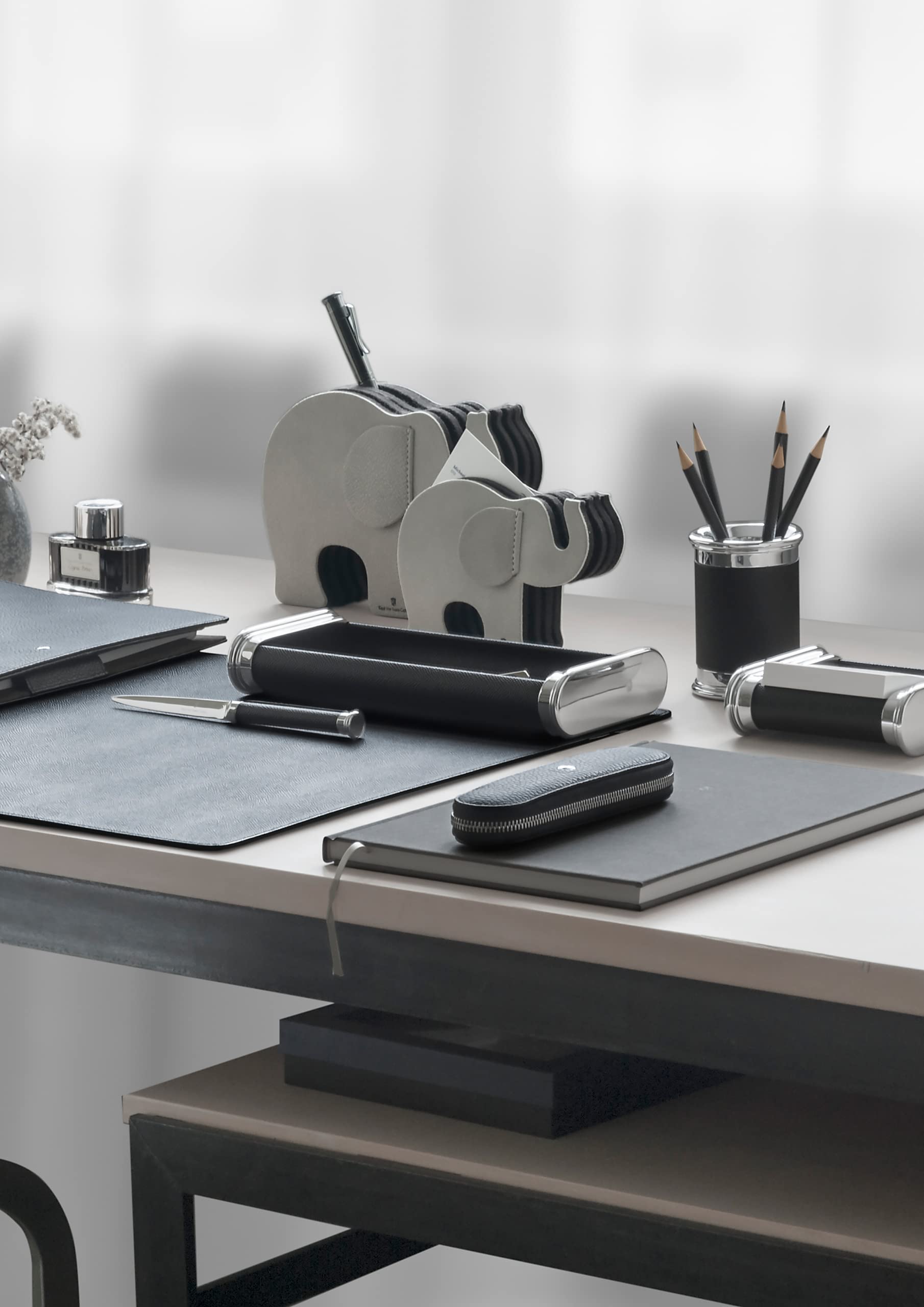 Graf von Faber-Castell - Zettelkasten Schwarz | Aus italienischem Kalbsleder für ca. 40 Notizzettel mit handgenähter Naht