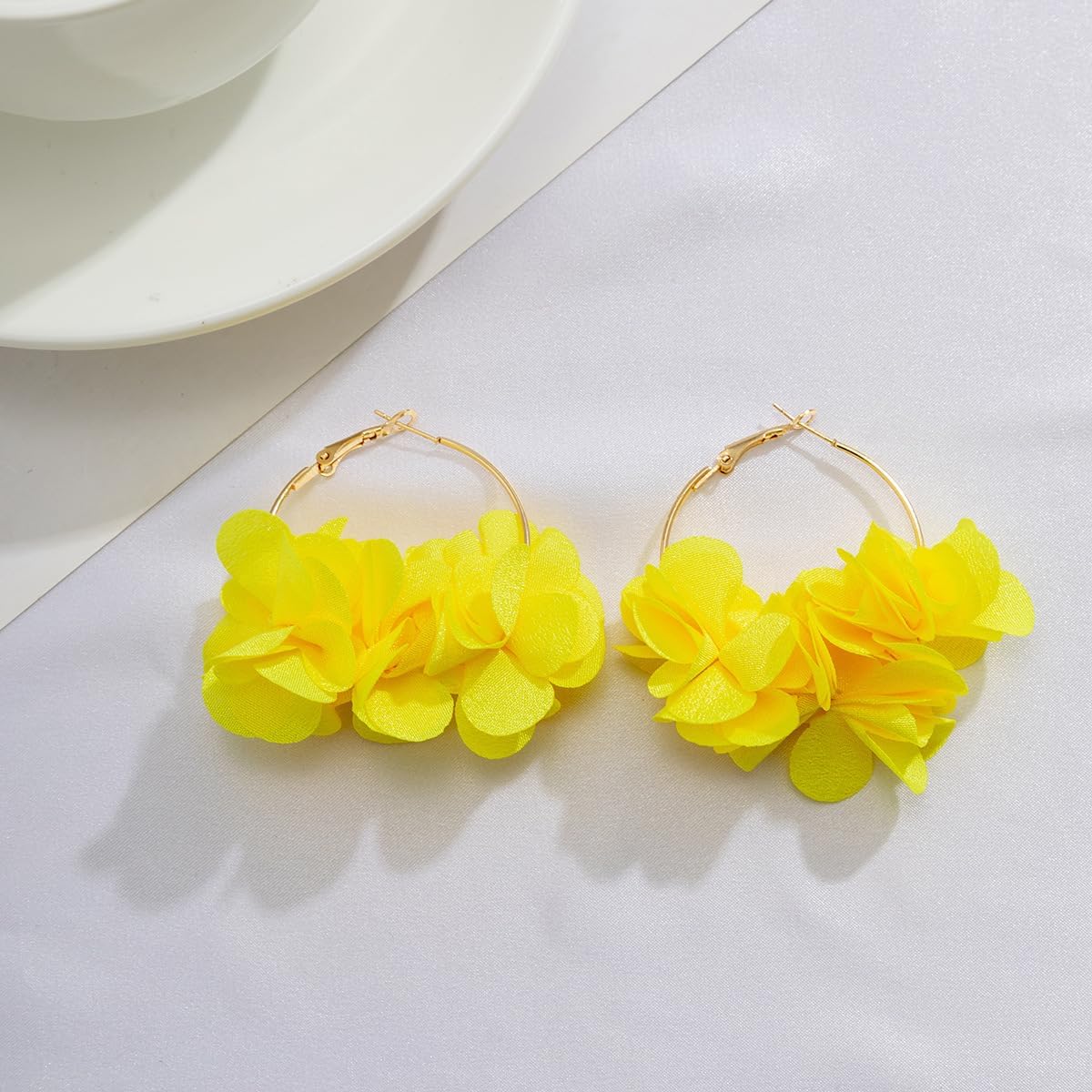 Boho Camellia Huggie Earrings Beach Large Colorful Flower Hoop Earrings Statement White Floral Hoop Earrings Elegant Jewelry for Women - Image 4