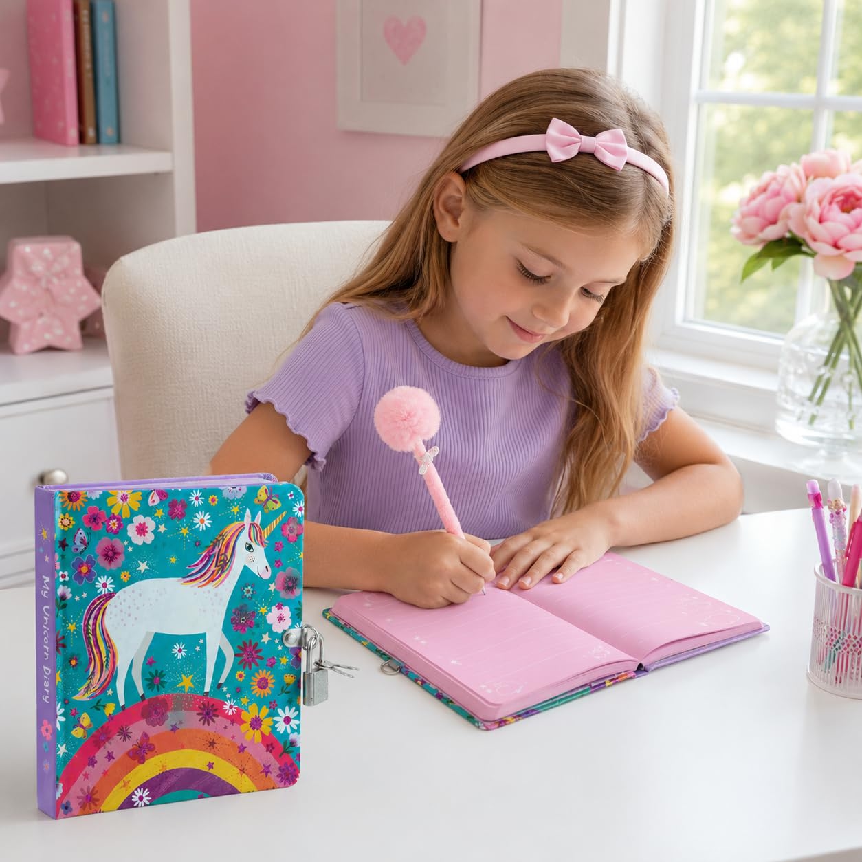 MOLLYBEE KIDS Einhorn Tagebuch mit Schloss und Schlüssel für Mädchen, inklusive 208 linierten Seiten mit glänzendem Folieneinband