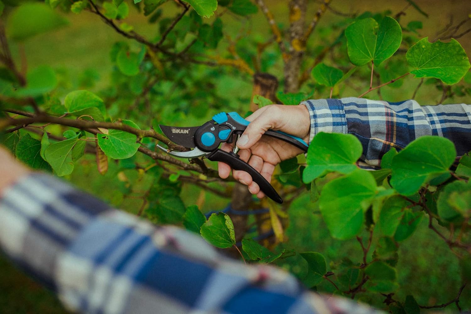 Garden Shears Single-Handed - Model 31R - Bypass Precision Cut - Robust and Very Light - Flex Hand for Adjusting the Handles - Non-Slip Surface - Bikain