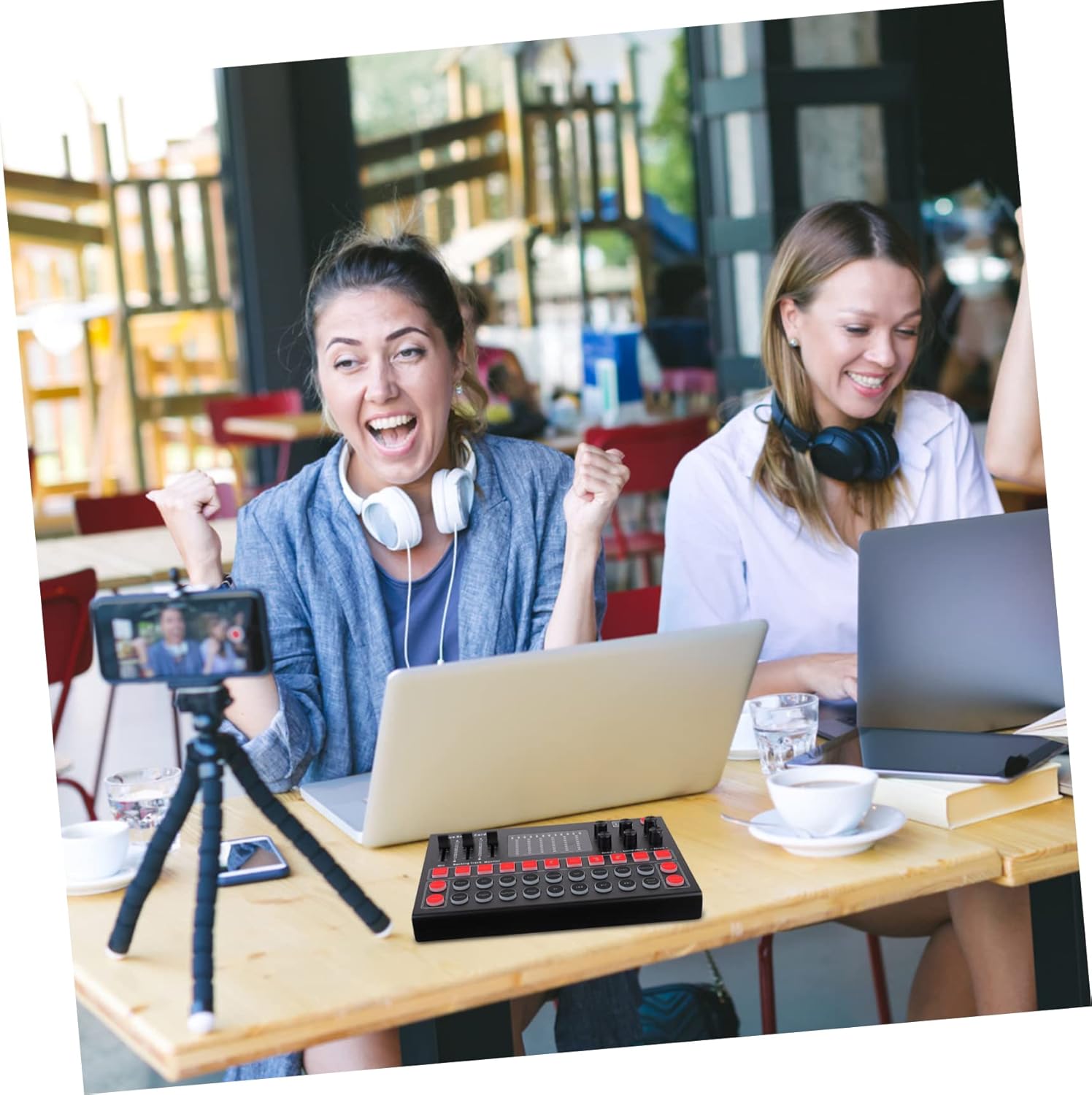 Portable Voice Changing Sound Card for Live Streaming Multi-functional Mixer with Sound Effects Compatible Mobile for Gaming Karaoke and Podcasting