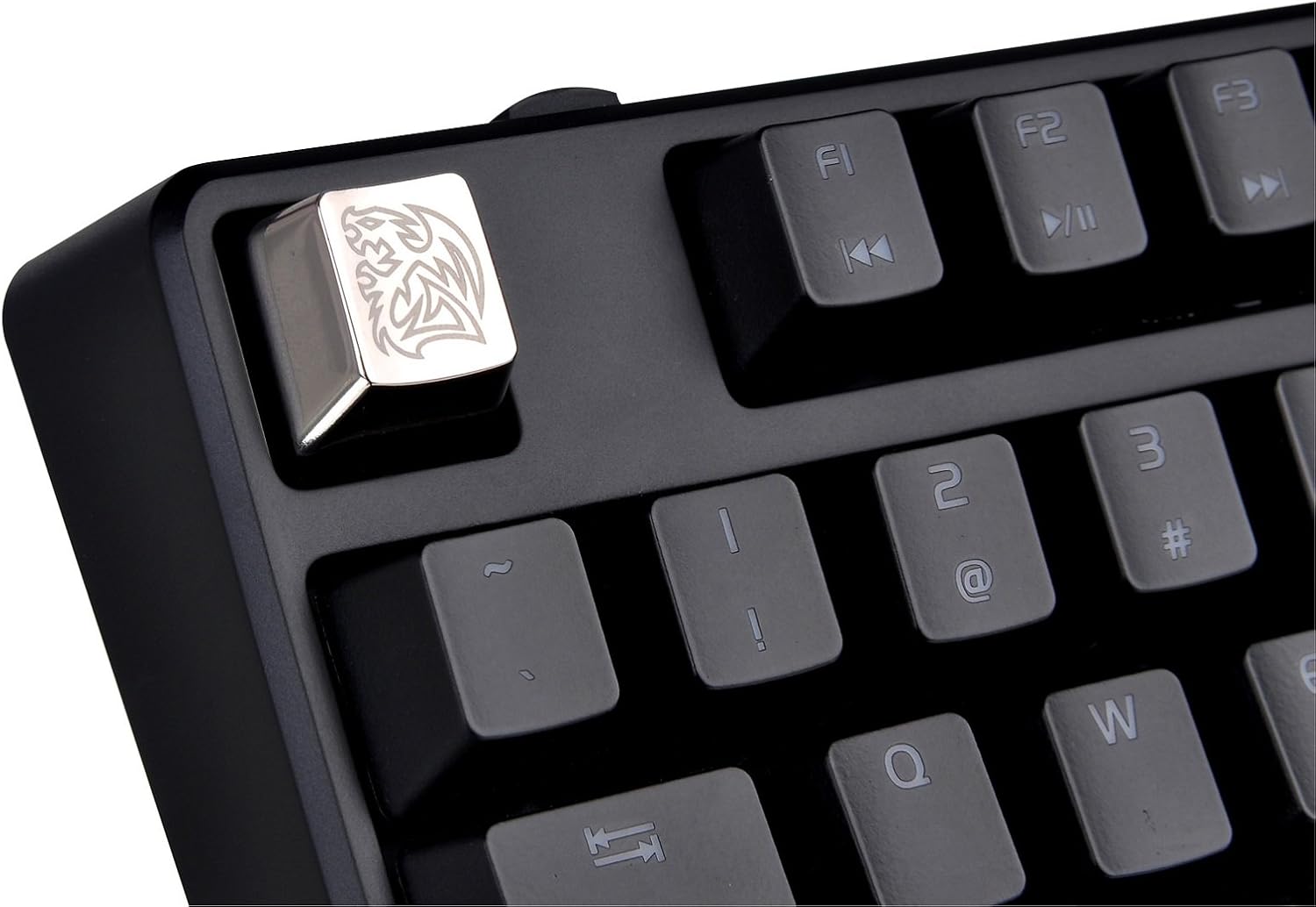 Amazon Co Jp Thermaltake Tt Esports Metalcaps 37 Keys Esc キーボード交換用メタルキー Kb284 Ea Mtc Akcsil 37 パソコン 周辺機器