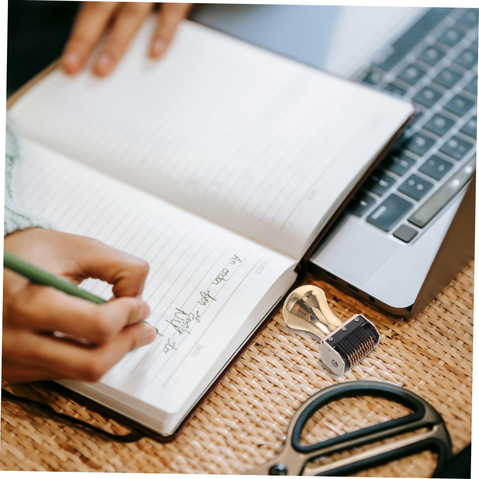 Healeved Timbro Datario Regolabile in Metallo di Rame Funzione Data Regolabile per Ottimizzare Flusso di Lavoro in Documentazione Professionale e Planner