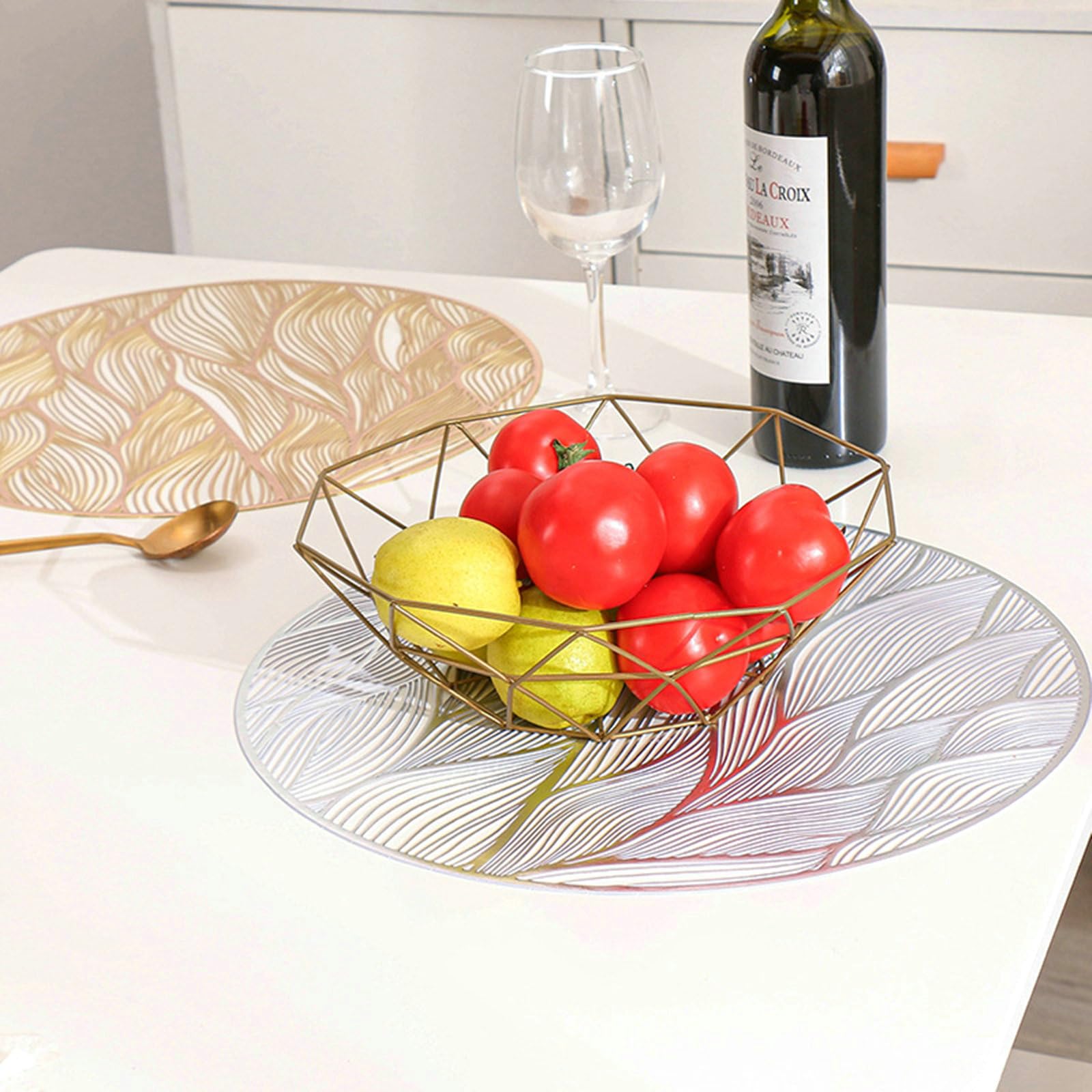 Mantel individual redondo plateado con patrón de hojas para comedor, cocina o decoración navideña, 38 cm, juego de 10
