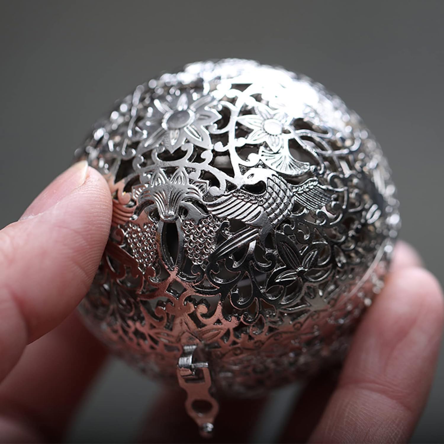 Porta incenso da appendere a forma di sfera, creativo retrò, per aromaterapia, porta incenso a forma di cono, per decorare casa e ufficio, meditazione, cerimonia del tè con Buddha. (argento)