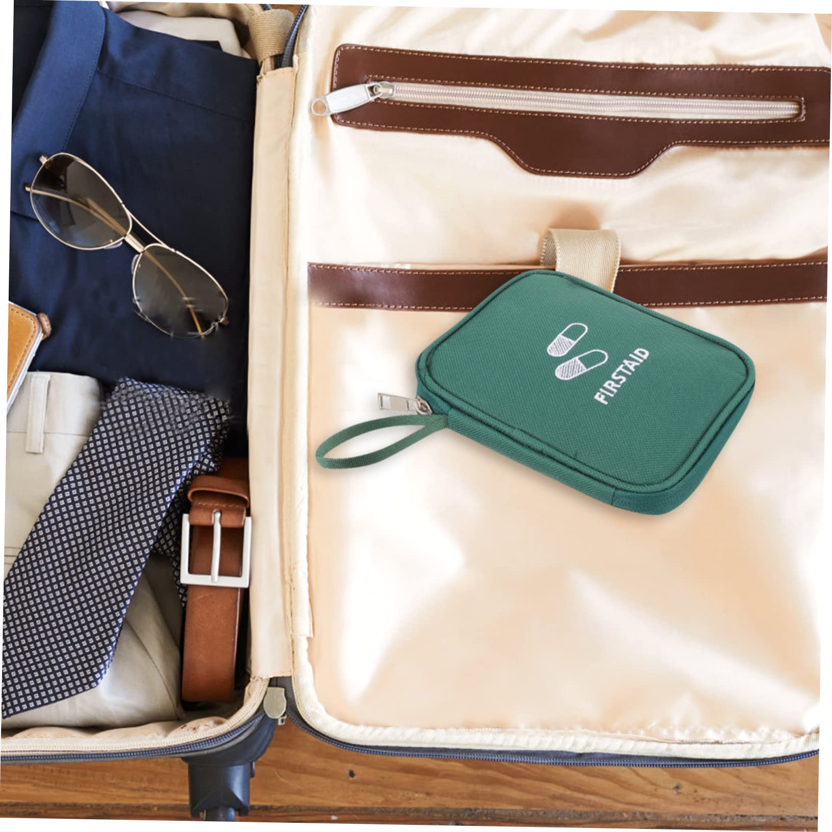 Gogogmee First Aid Mini Pill Kit Portable Medicine Bag for Household Travel Nursing Sturdy Oxford Fabric