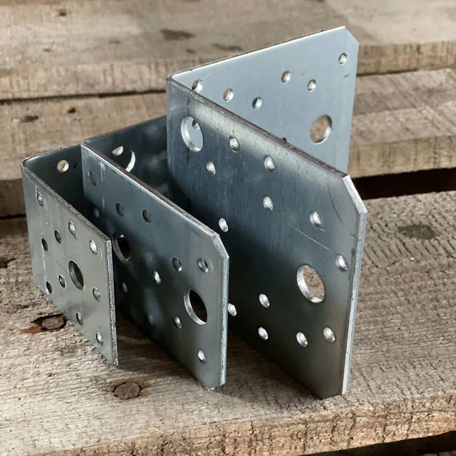 Winkelverbinder ohne Steg 105x 105 x 90 x 3 mm - 40 Stück - Holzverbinder Bauwinkel Eckwinkel Lochwinkel mit CE Zertifizierung Feuerverzinkt (105 x 105 x 90 mm - ohne Sicke)