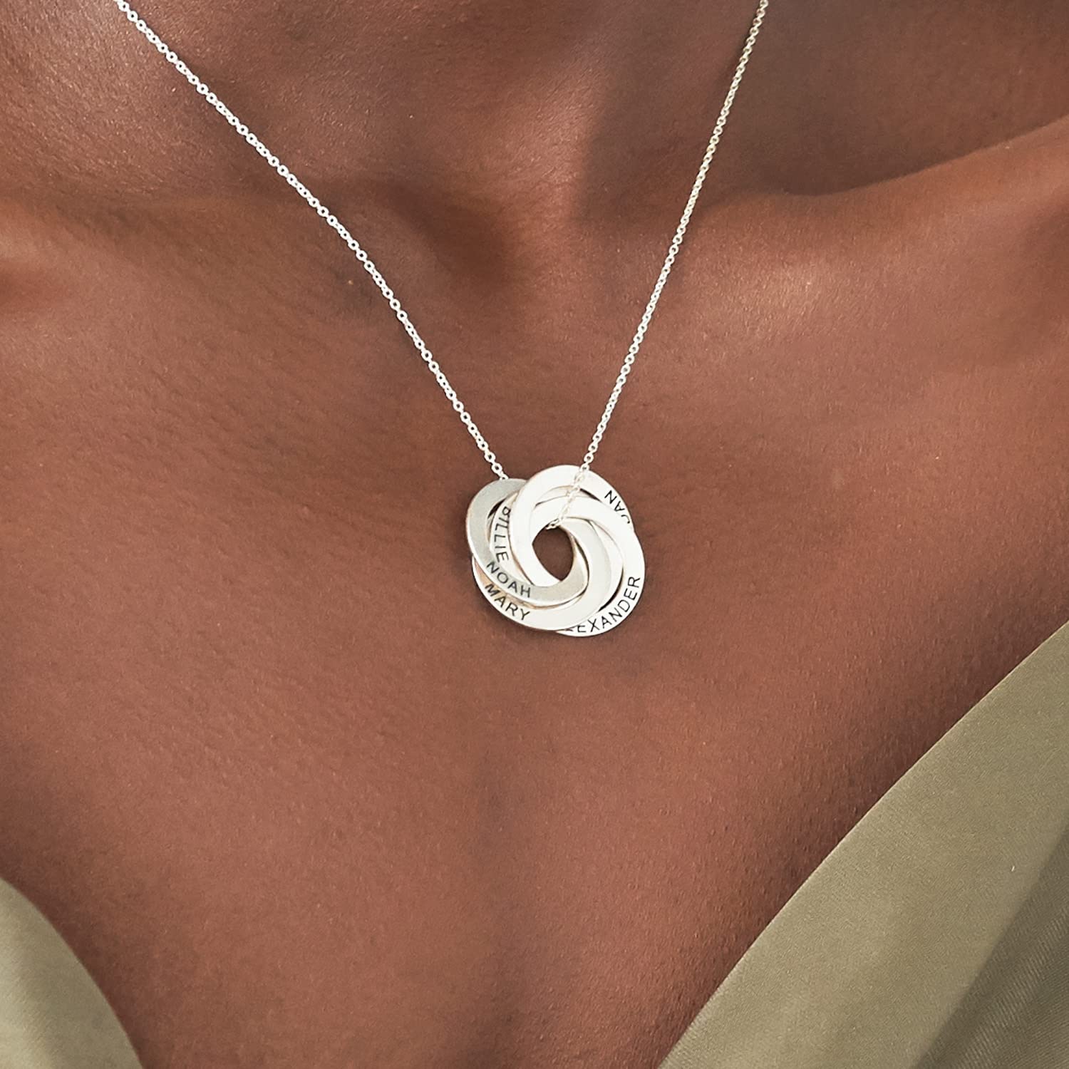 MYKA – Collana con anello russo e cerchio rotondo con 4 anelli ad incastro, ciondolo inciso, gioiello personalizzato, regalo per donne, regalo per la festa della mamma