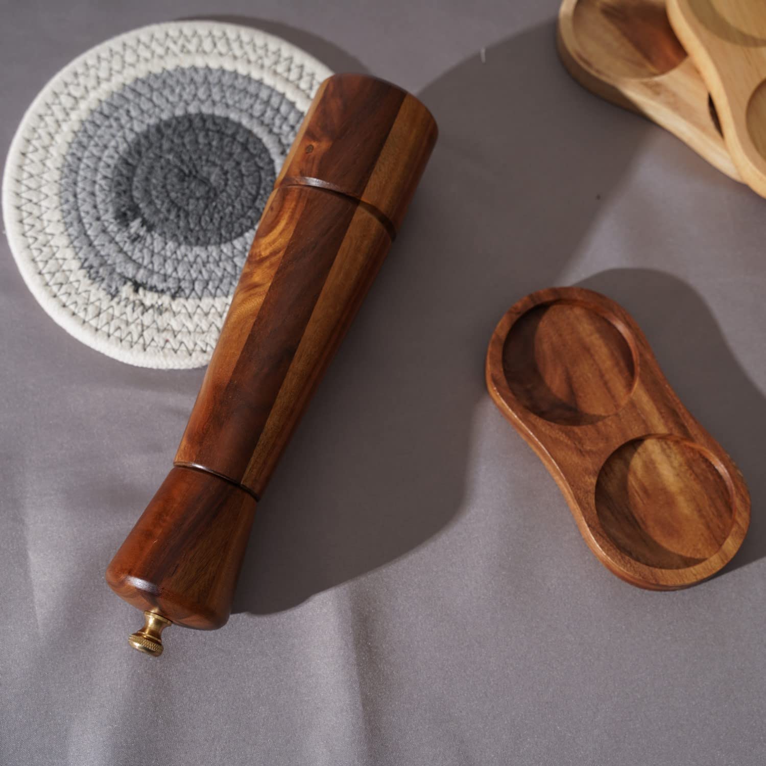 Molinillo de pimienta, molinillo de pimienta ajustable de acero inoxidable, madera de acacia, 27 cm de altura, DIÁMETRO inferior: 6 cm, (la bandeja NO está incluida)