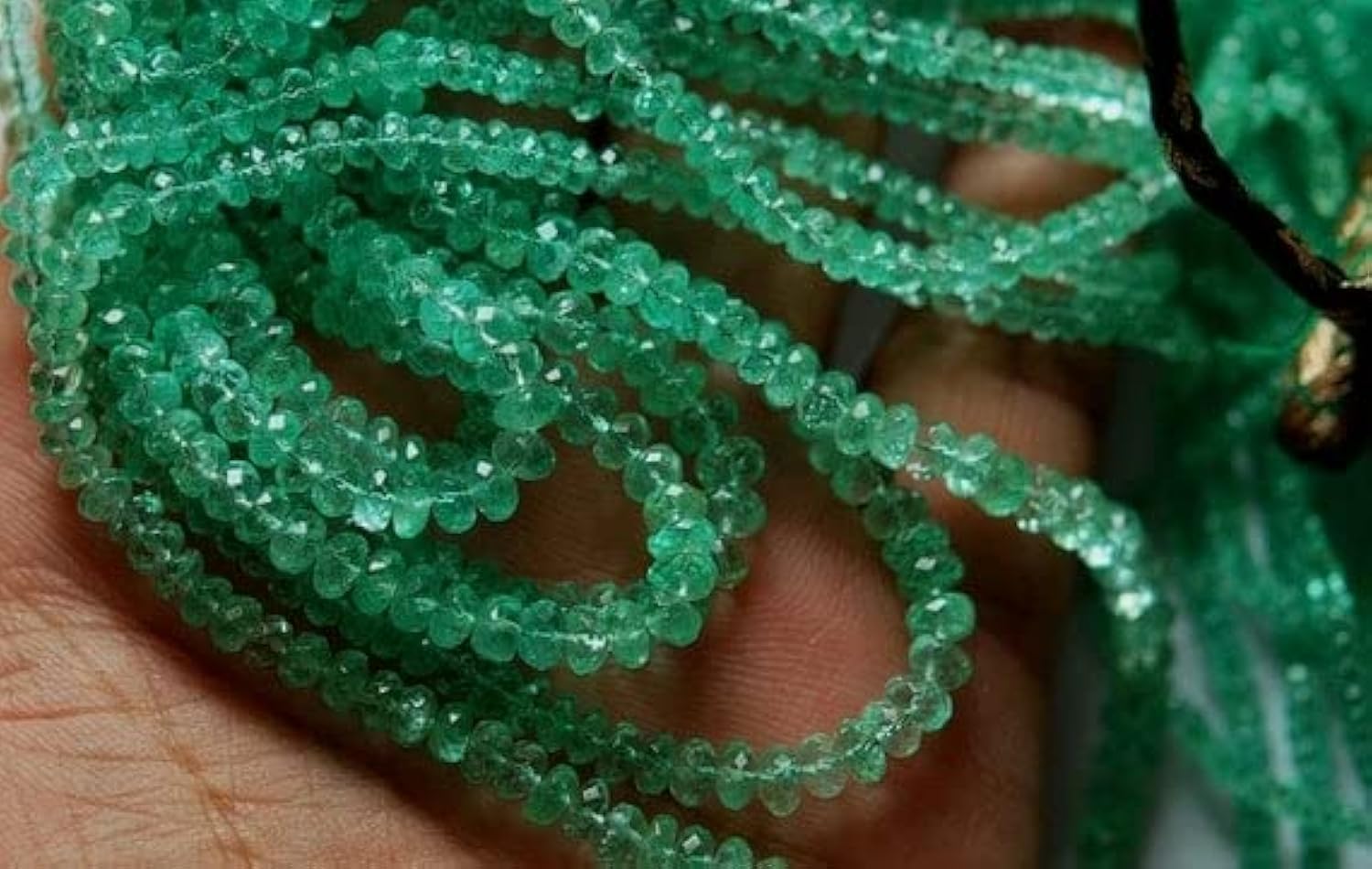Émeraude de Colombie facettée LKBEADS de 3mm pour création de bijoux artisanaux