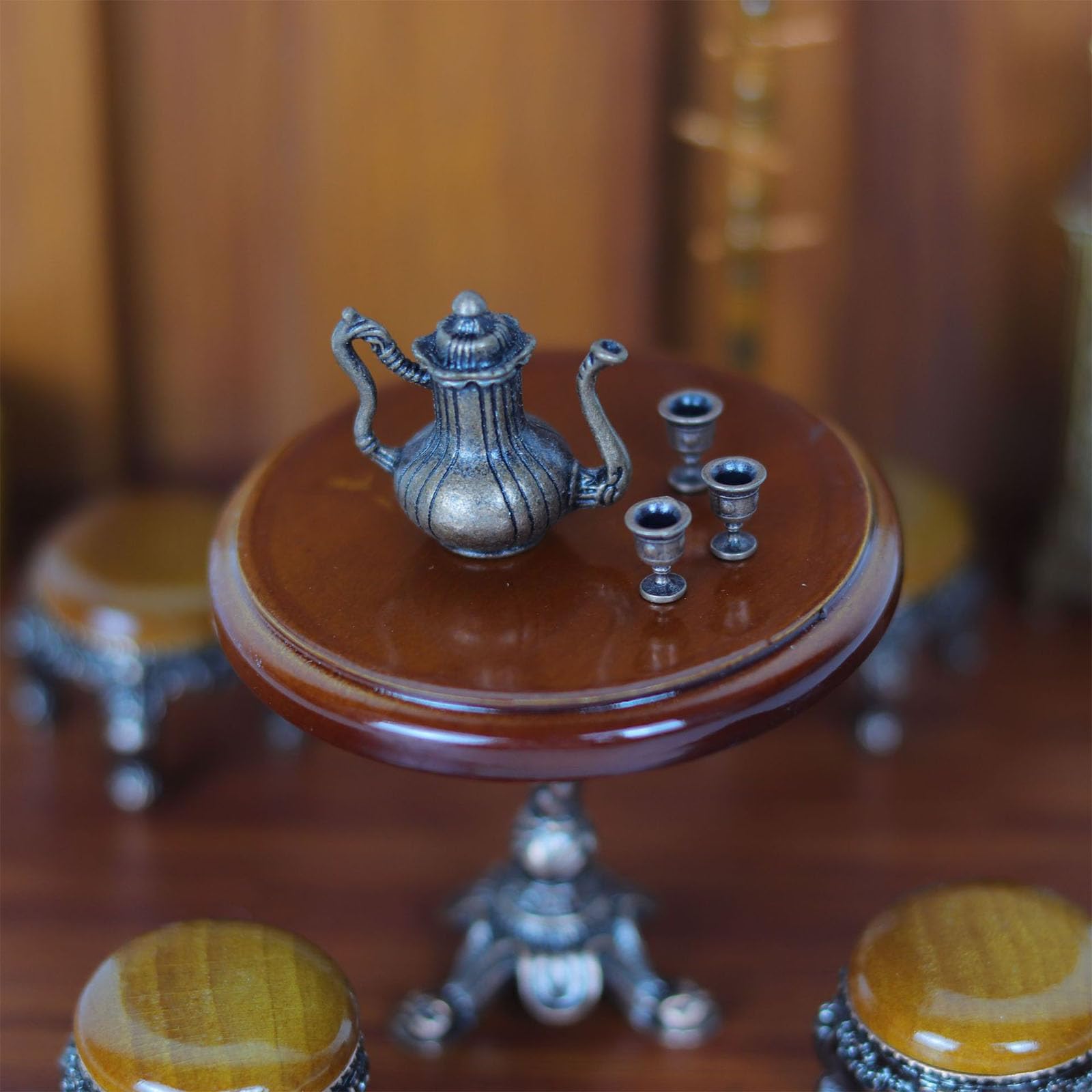 1:12 Scala Vintage Tavolino Rotondo Set Con 4 Sedie Per Miniatura Case Delle Bambole Set Da Pranzo Display Da Collezione
