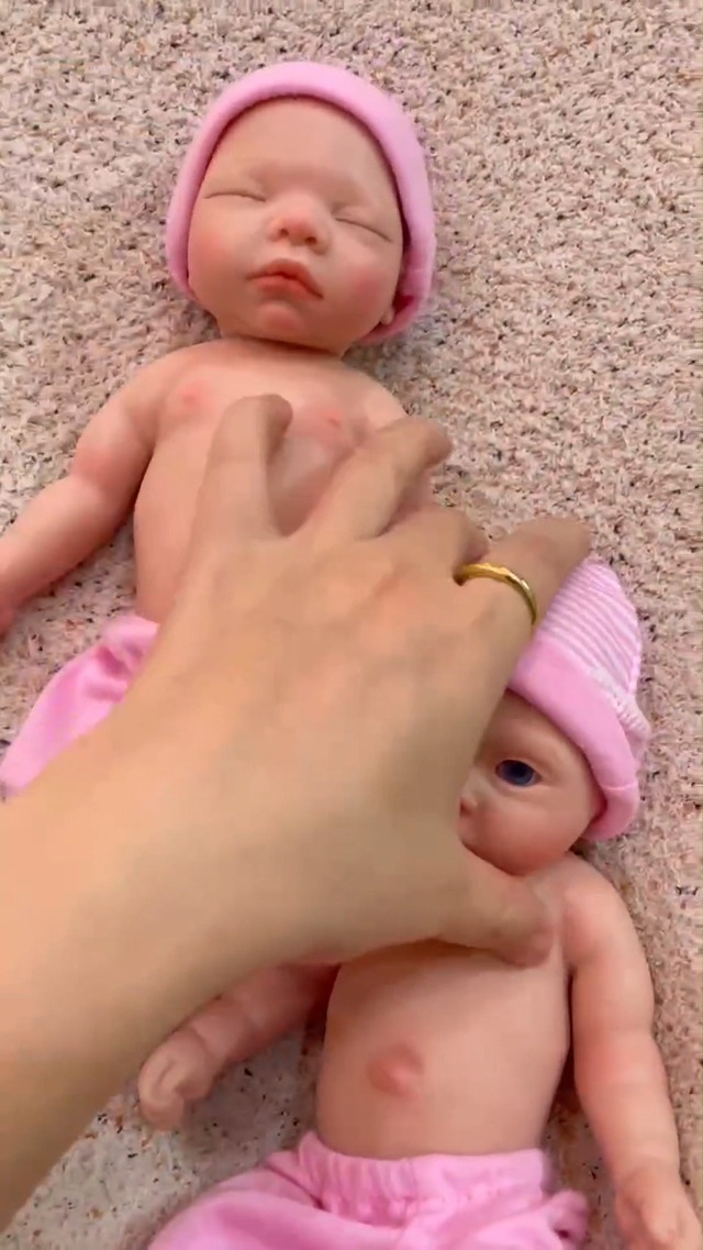 新品未使用　Otard Dollsフルシリコンリボーンドール Amazon.com: OtardDolls Silicone Baby Doll 10 Inch Full Silicone