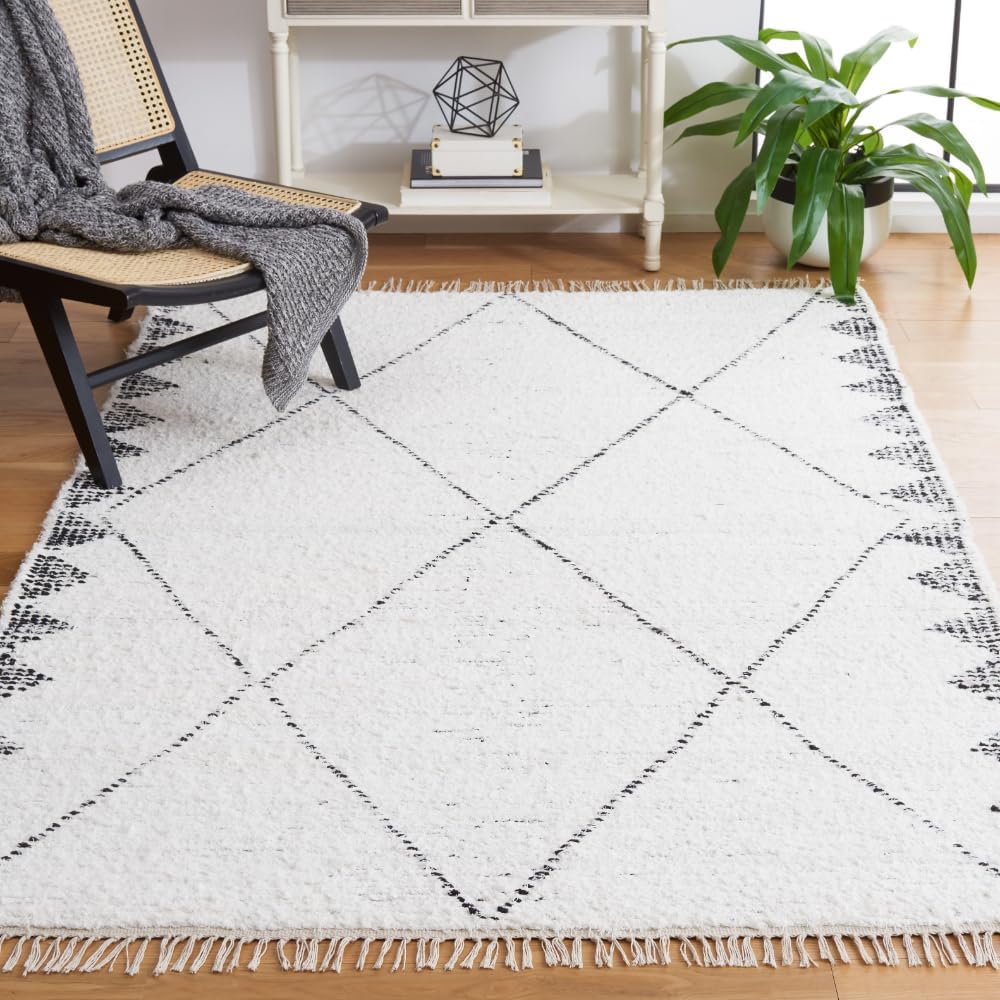 SAFAVIEH Casablanca Collection Area Rug - 6' x 9', Ivory & Black, Handmade Moroccan Boho Cotton Fringe, Ideal for High Traffic Areas in Living Room, Bedroom (CSB462A)