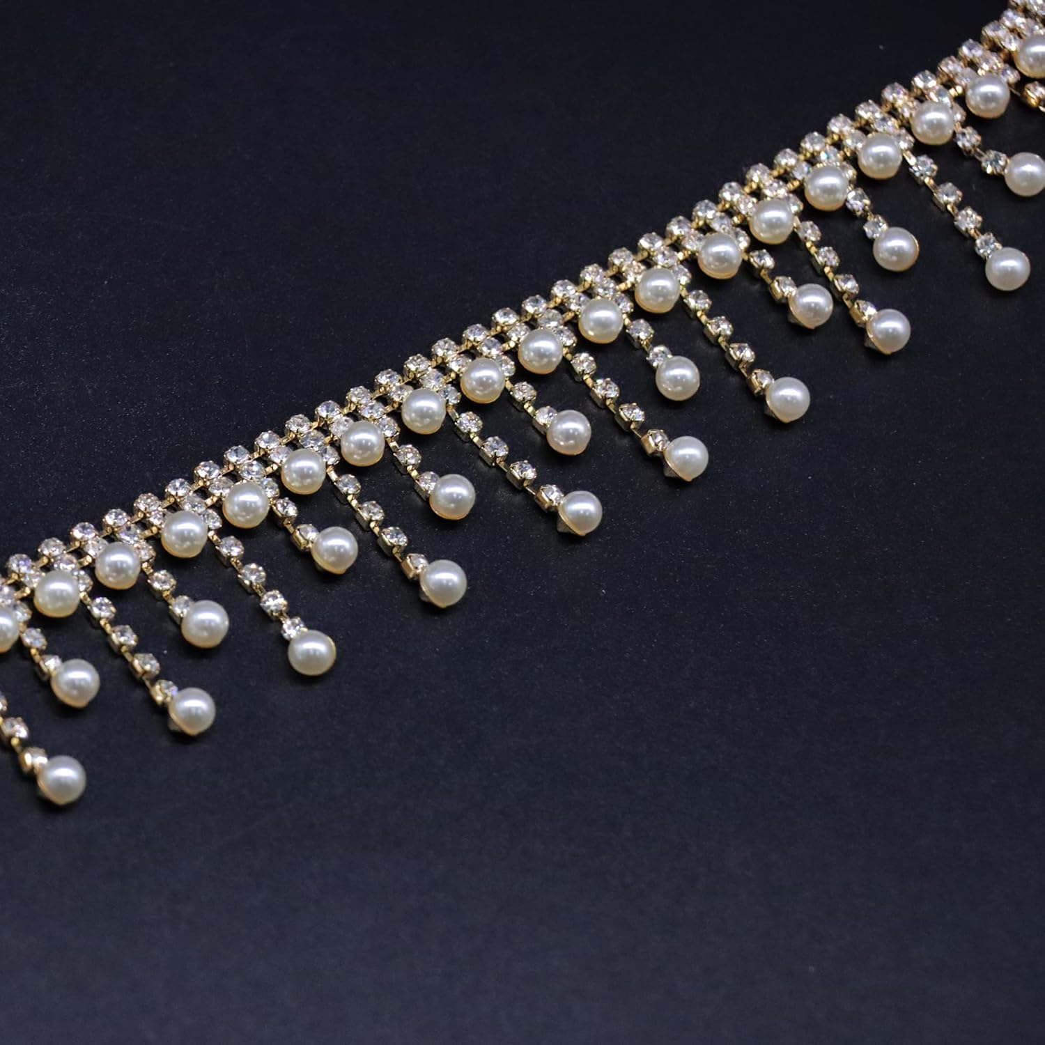 Jerler 2 Yards Crystal Gold Rhinestone Trim Chain, Inlaid Pearl Beaded for DIY Decoration and Bridal Embellishments, Ideal for Wedding Party (Long Tassels Pearl-Gold, 2 Yards)