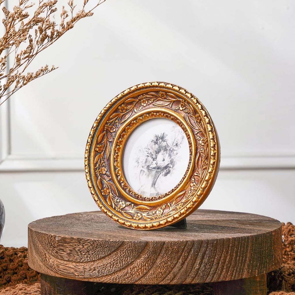 Elegant Round Resin Photo Frame with Detailed Embossing for Stylish Interior