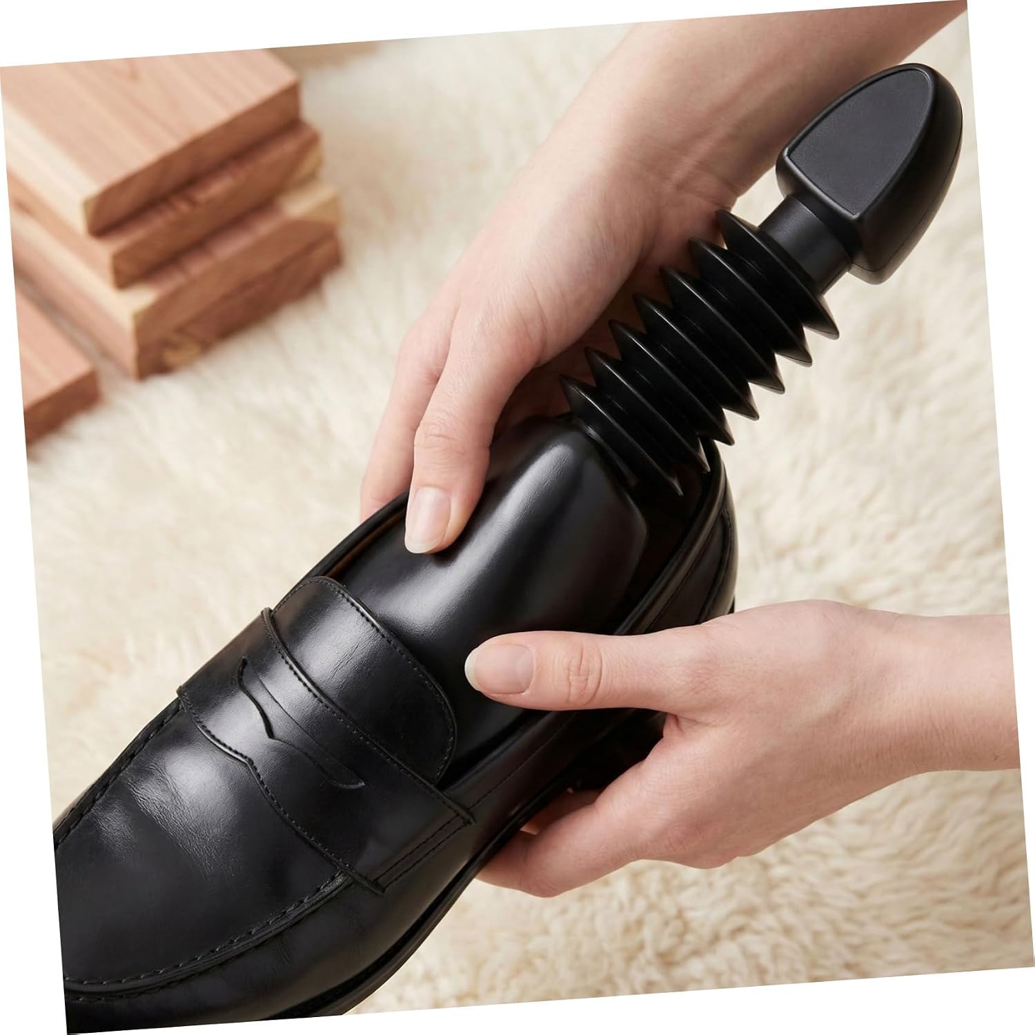 2 Pairs Plastic Shoe Stretcher Shoe Trees for Men and Women Size 40-45 Boot and Sneaker for Wide Feet for Travel and Daily Use