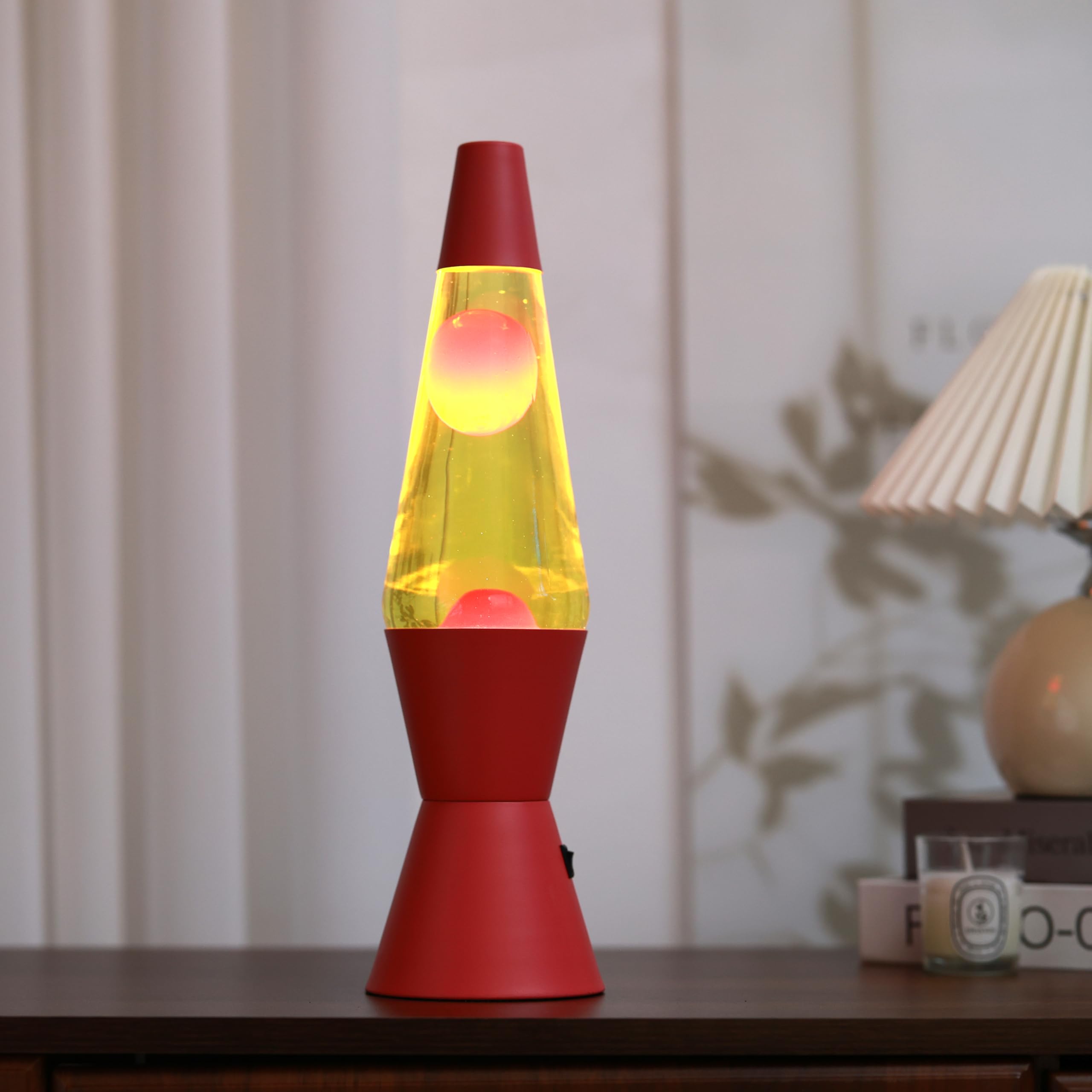 I-TOTAL® - LED-Lavalampe – Modernes Design mit fließendem Blaseneffekt, geringer Energieverbrauch, integriertes LED-Licht, 37 cm (Roter Sockel, gelbe Flüssigkeit, rotes Wachs)