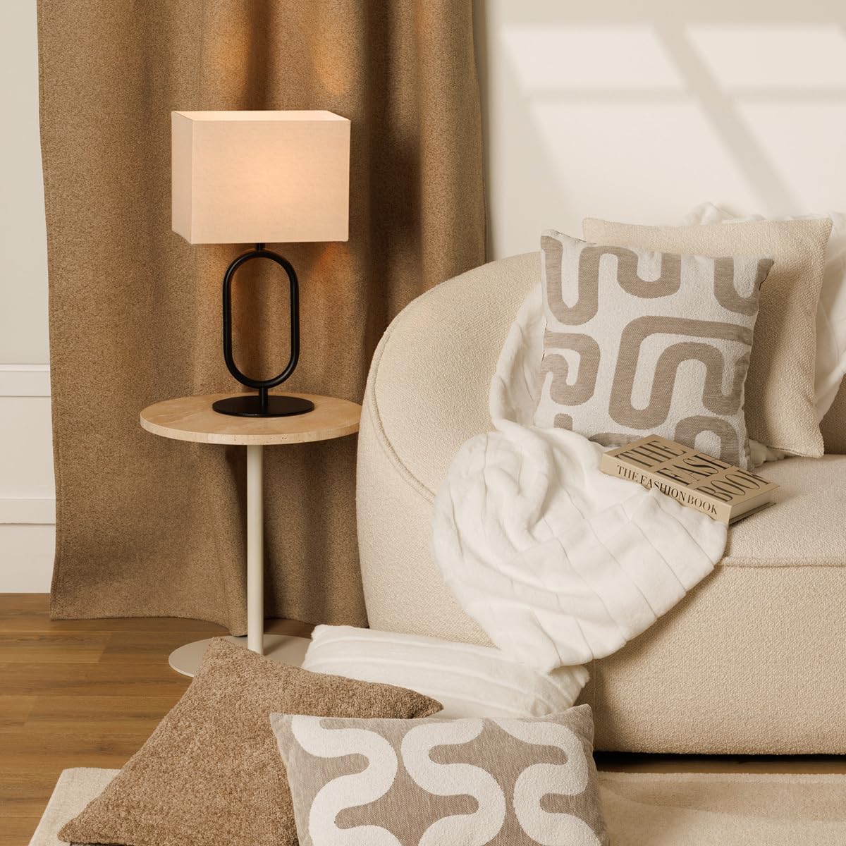 HomeMaison - Plaid a Righe, in Poliestere, 160 x 120 cm, Colore: Bianco