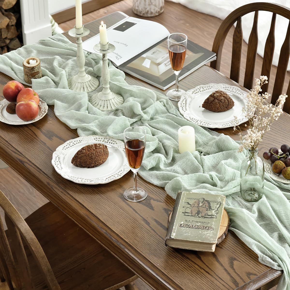 Artoid Mode Chemins de Table Gaze Mousseline Bohême Vert Sauge 300 cm, Décoration de Table de Cuisine Vacances Mariage Fête d'anniversaire